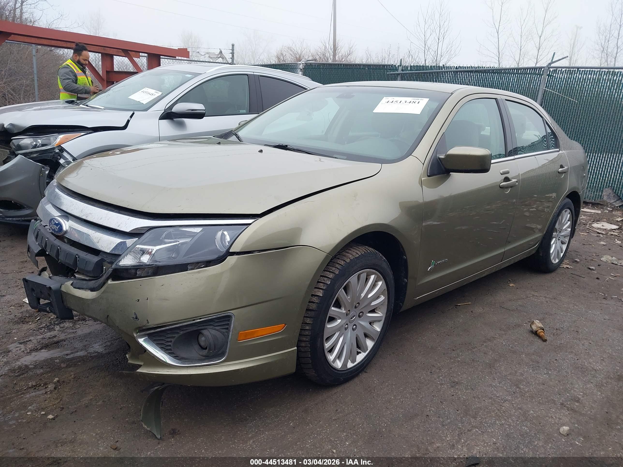 FORD FUSION image 2