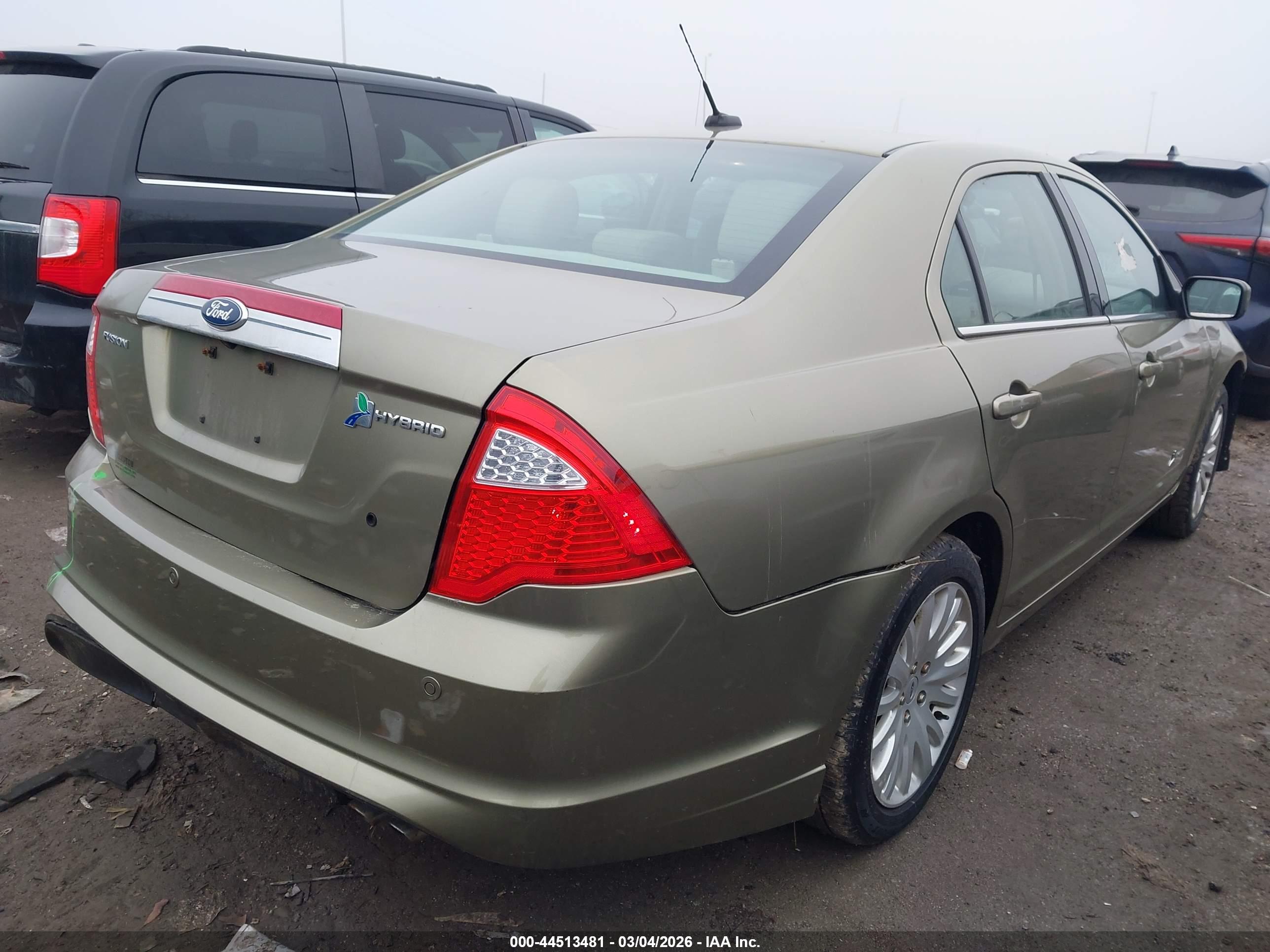 FORD FUSION image 4