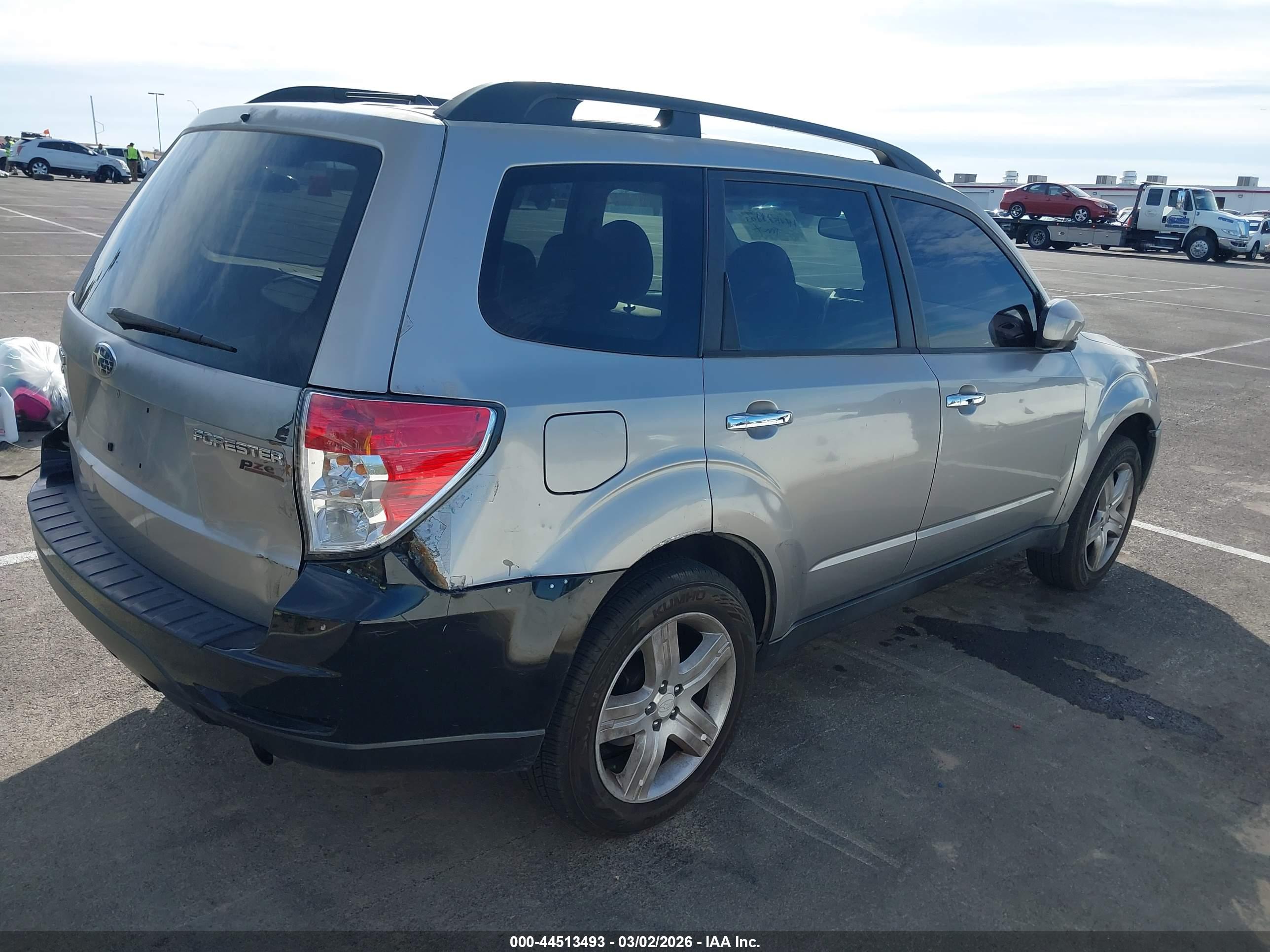 SUBARU FORESTER image 6
