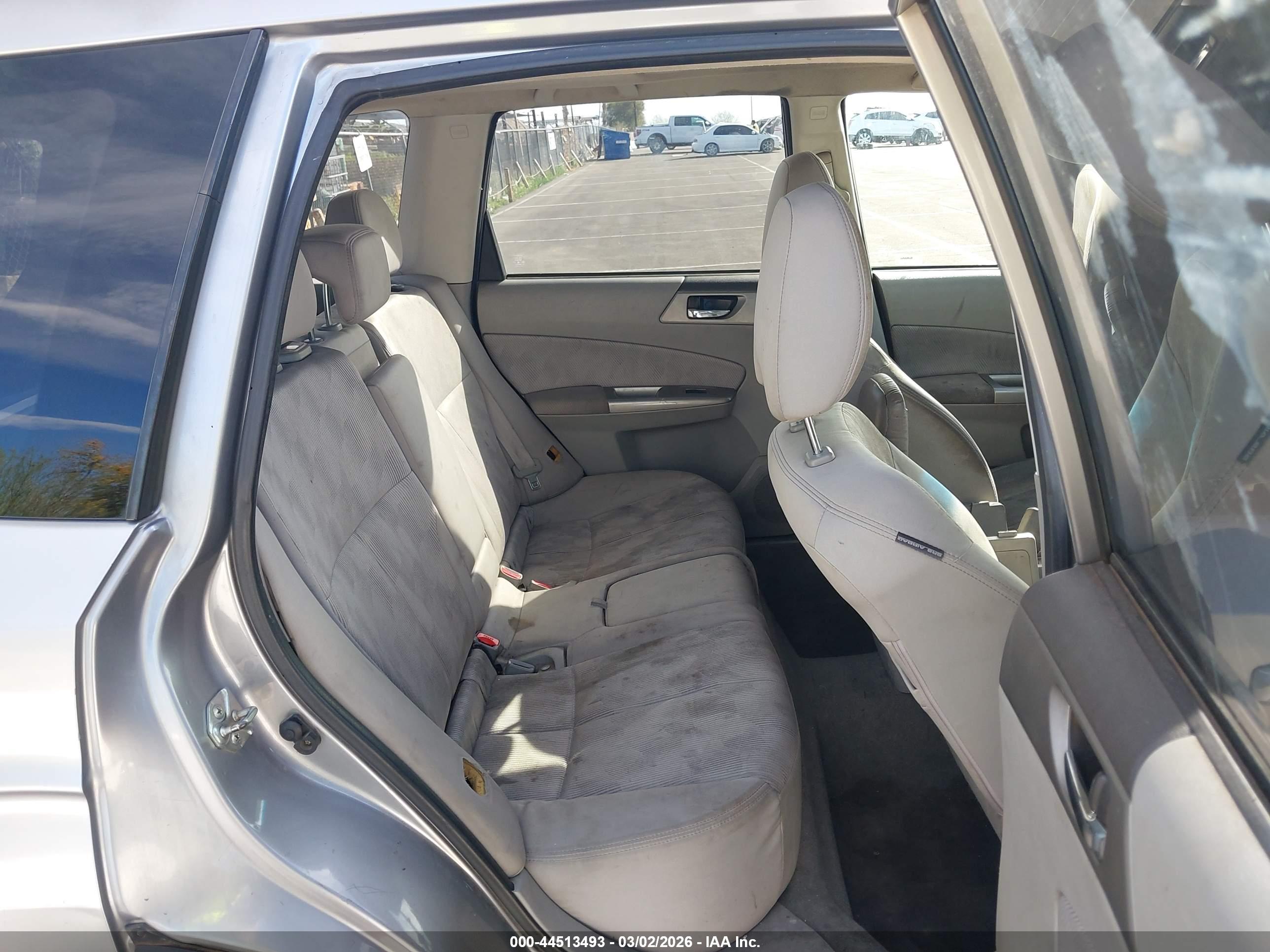 SUBARU FORESTER image 8