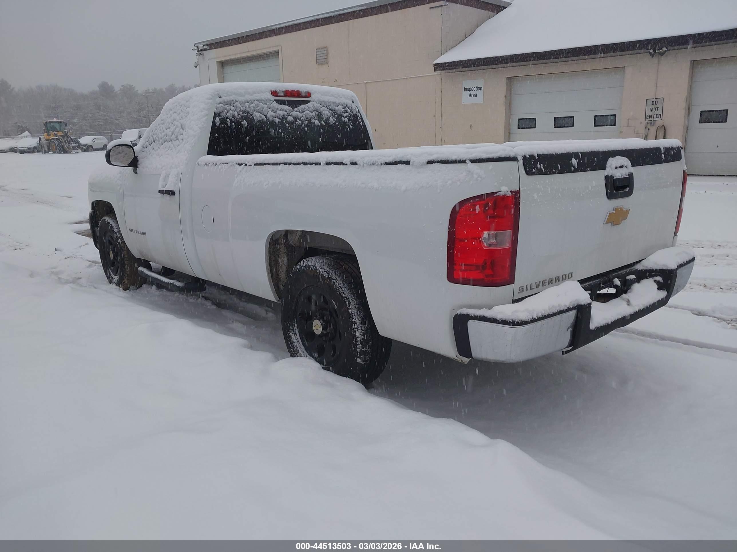 CHEVROLET SILVERADO image 3