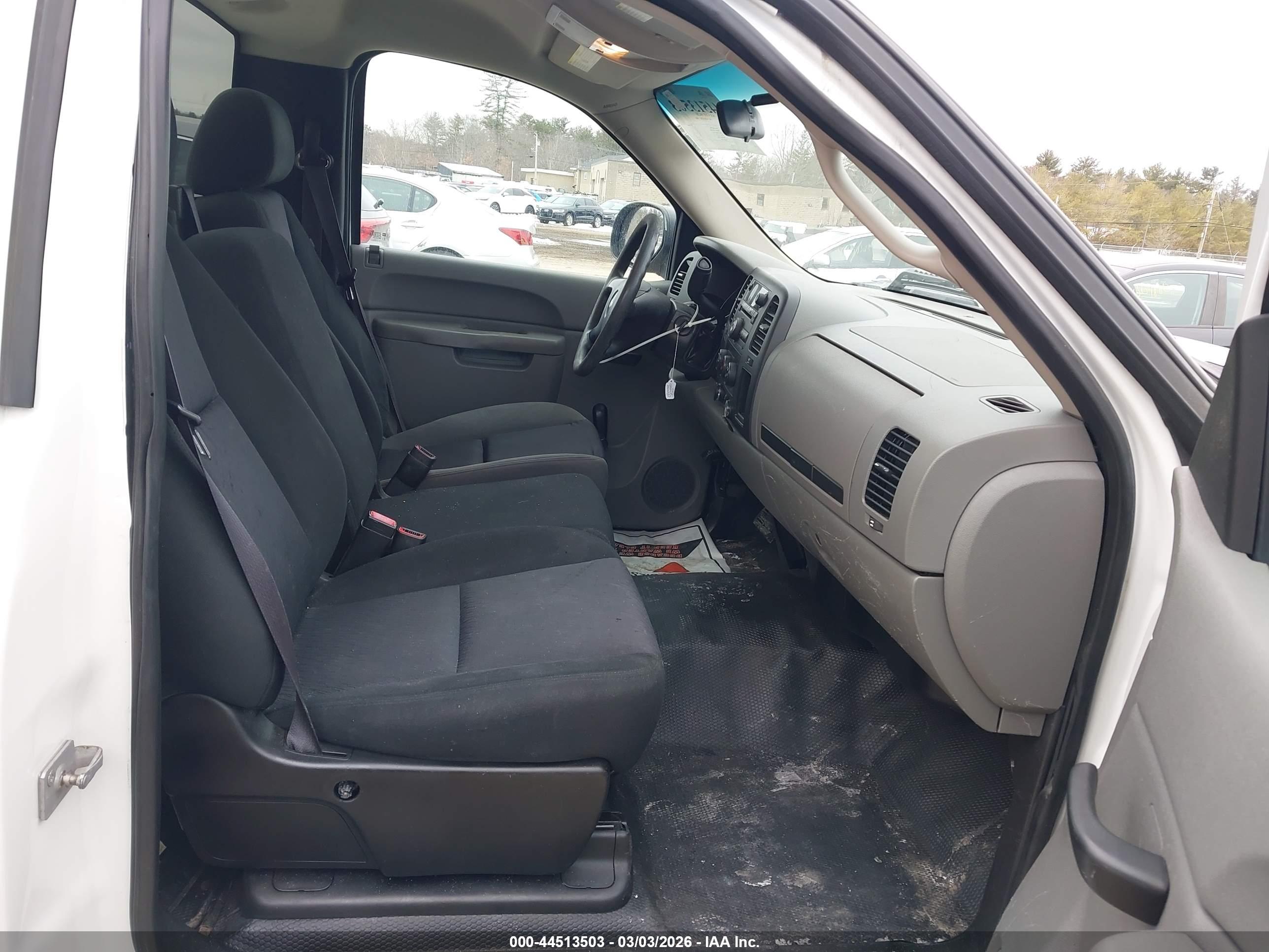 CHEVROLET SILVERADO image 5