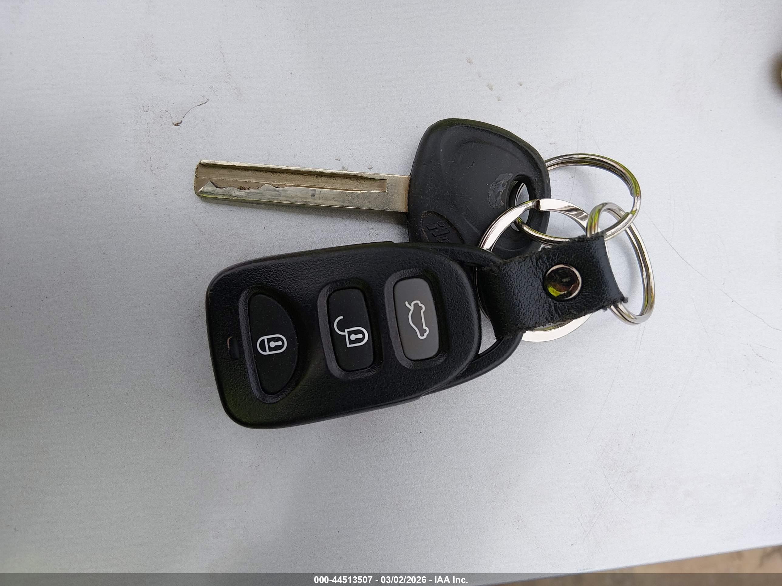 HYUNDAI VELOSTER image 11