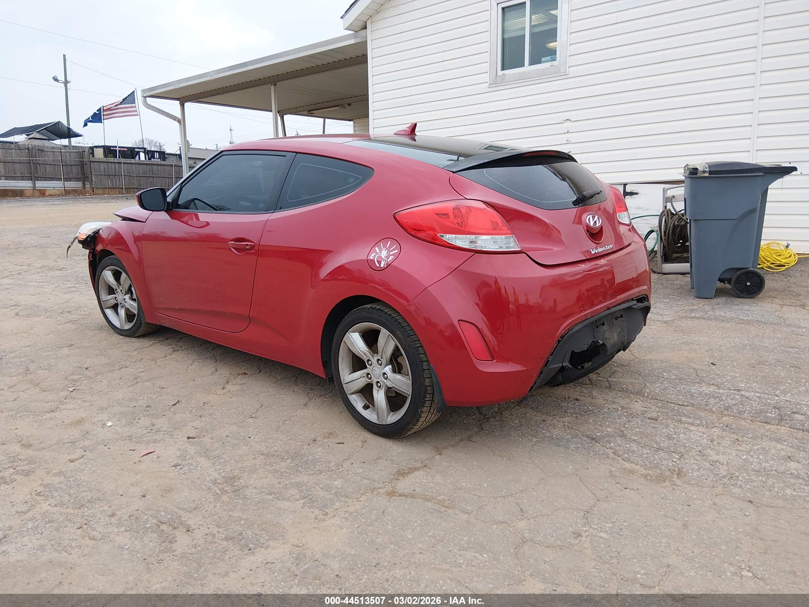 HYUNDAI VELOSTER image 3