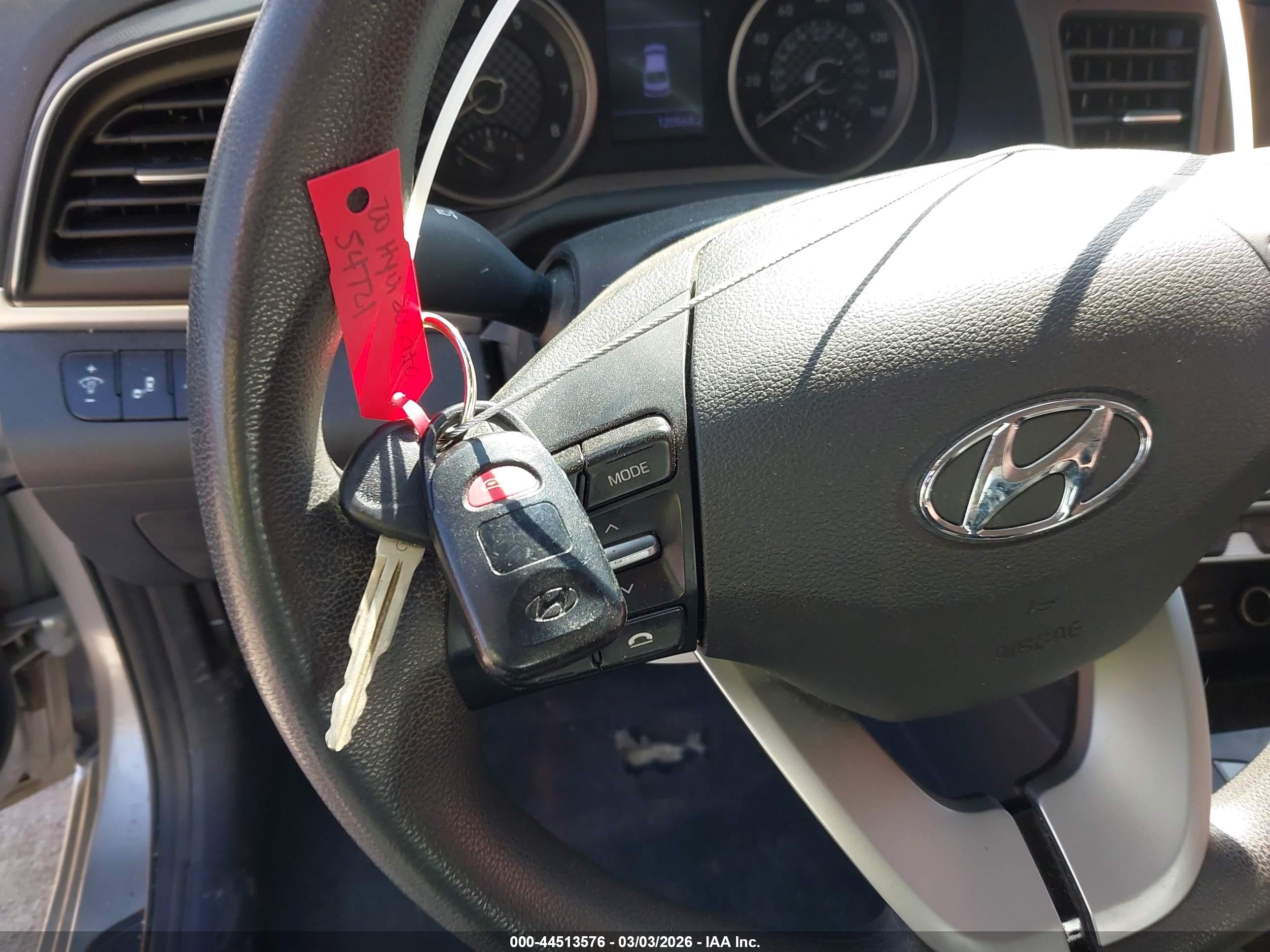 HYUNDAI ELANTRA image 11