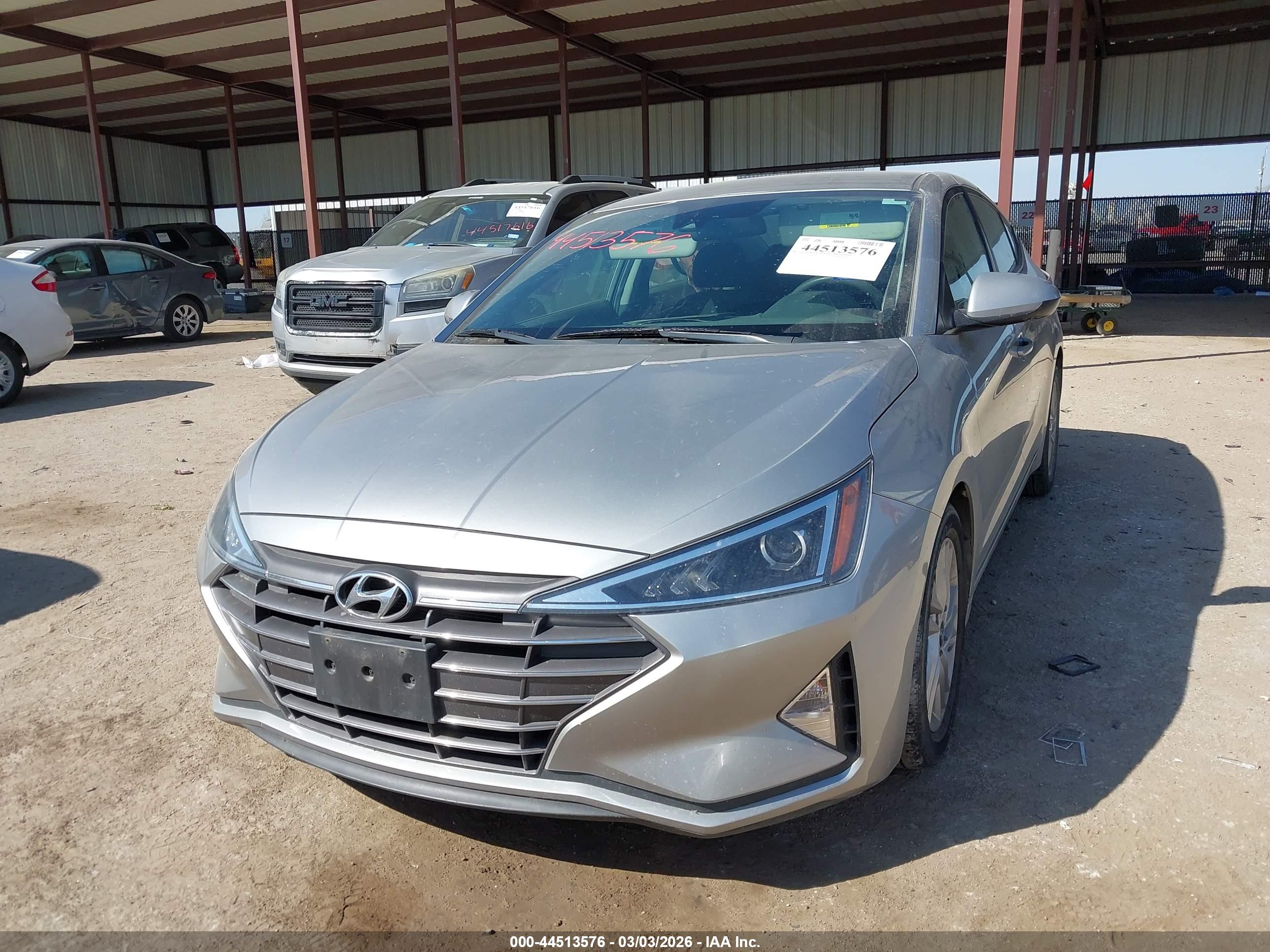 HYUNDAI ELANTRA image 2