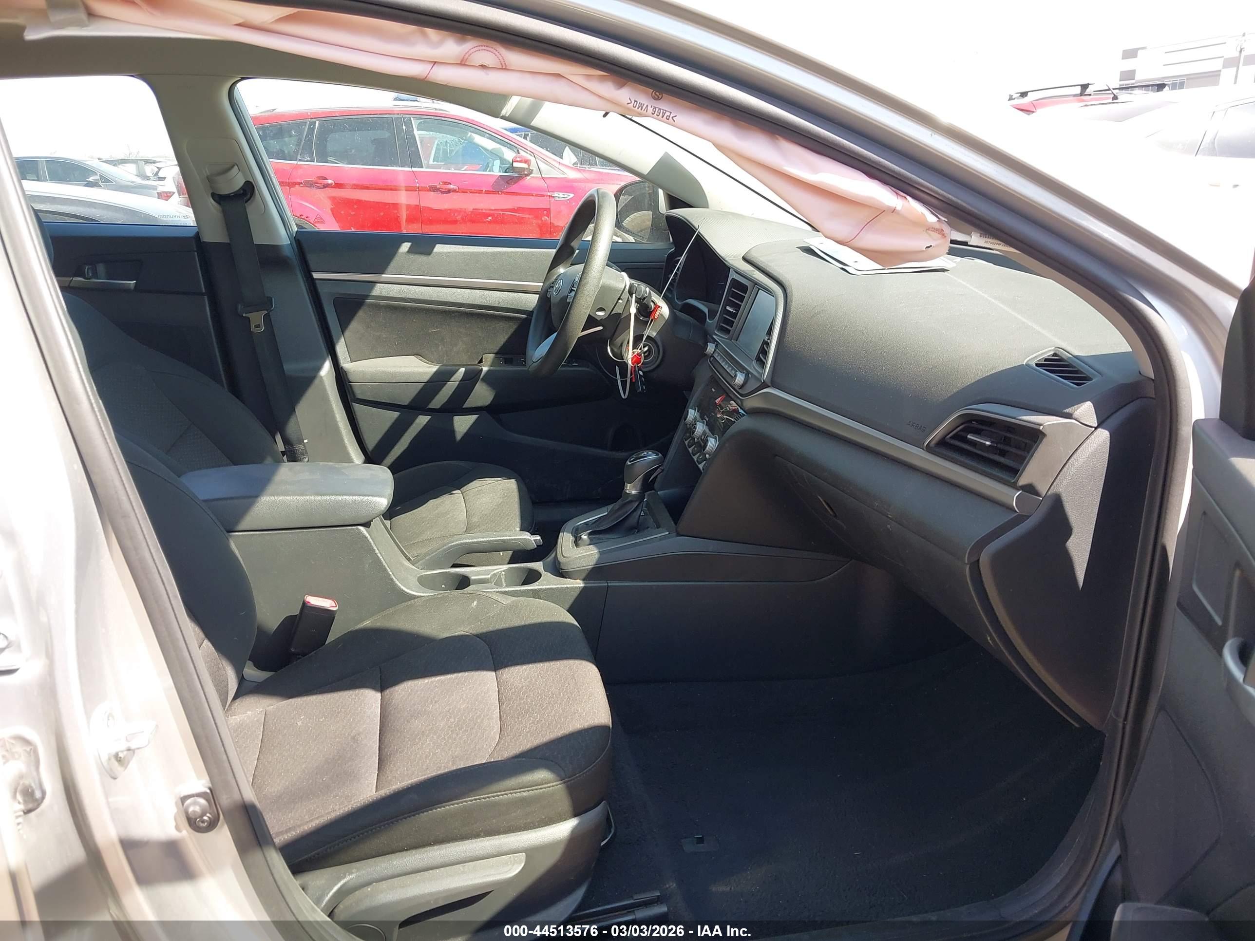 HYUNDAI ELANTRA image 5