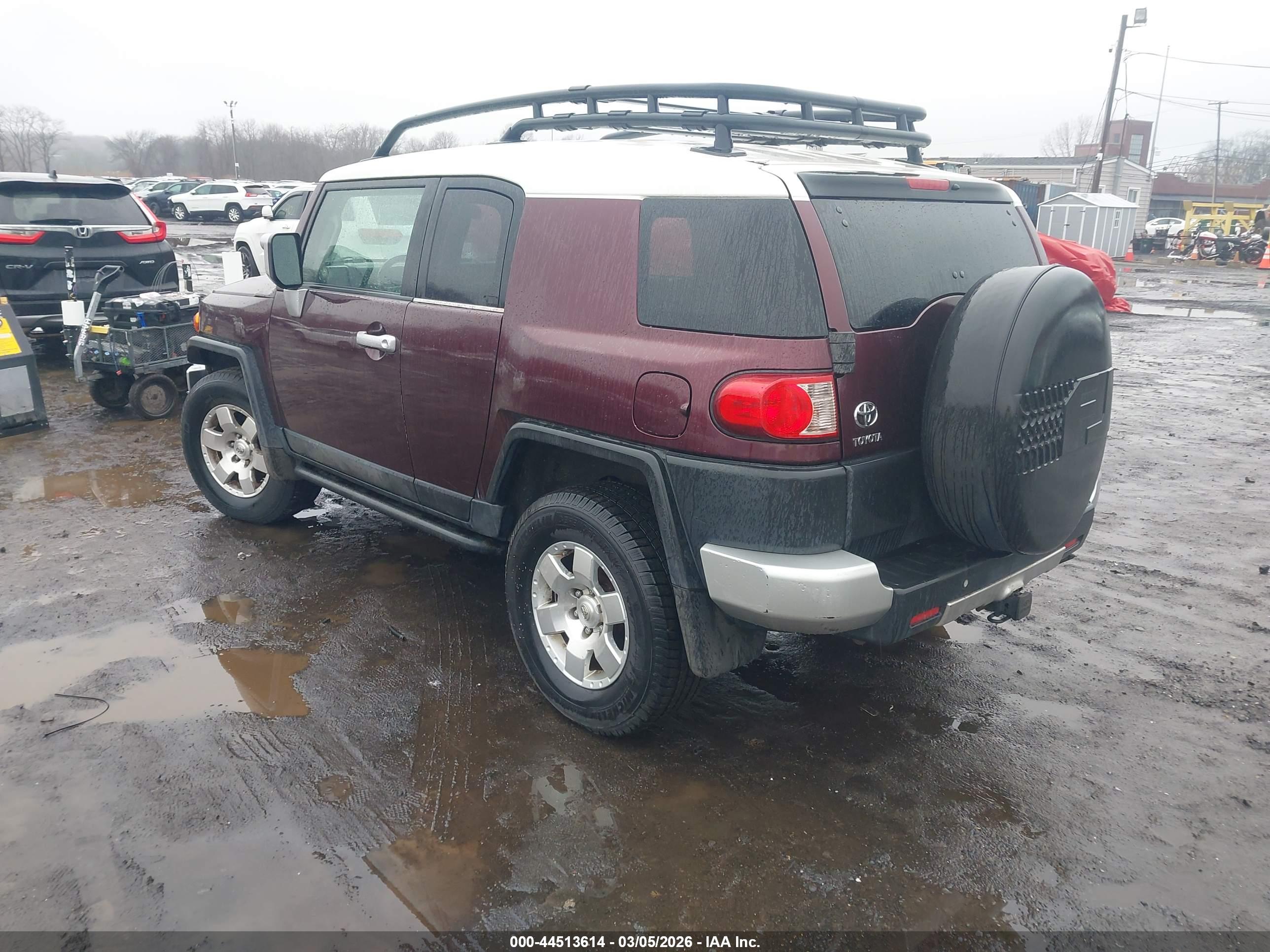 TOYOTA FJ image 3