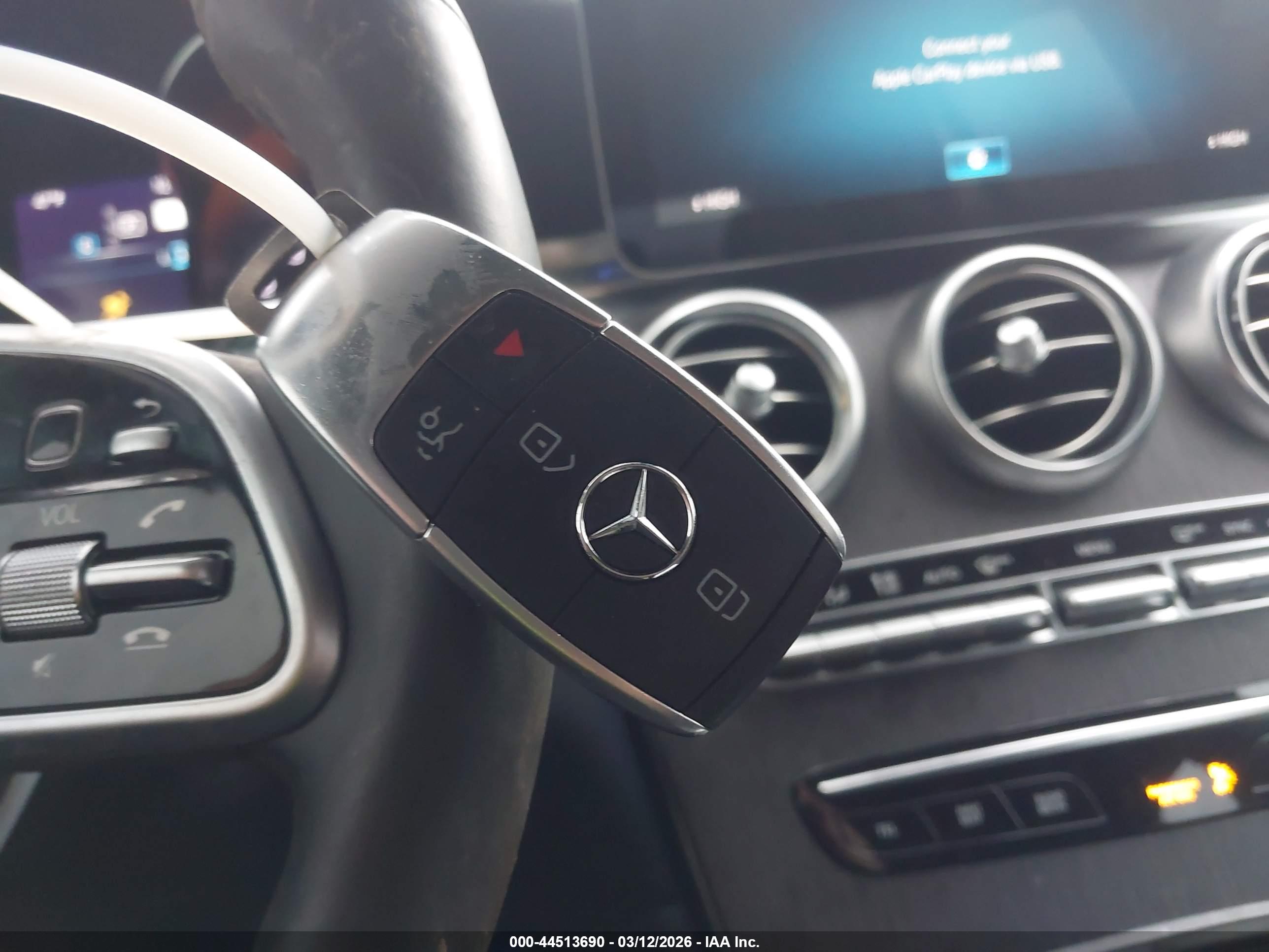 MERCEDES-BENZ GLC image 11