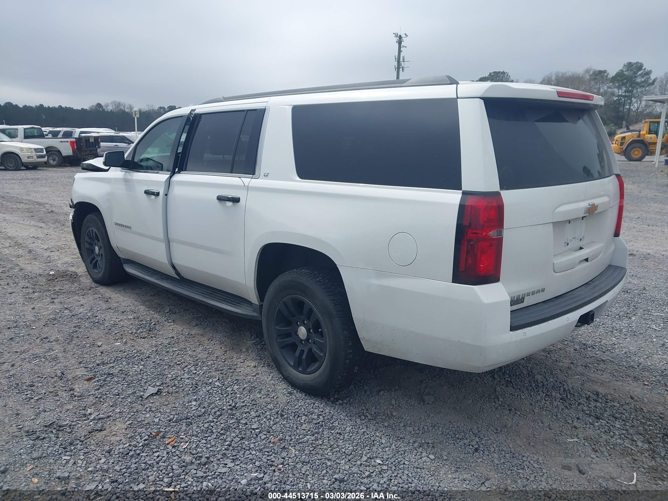 CHEVROLET SUBURBAN image 3