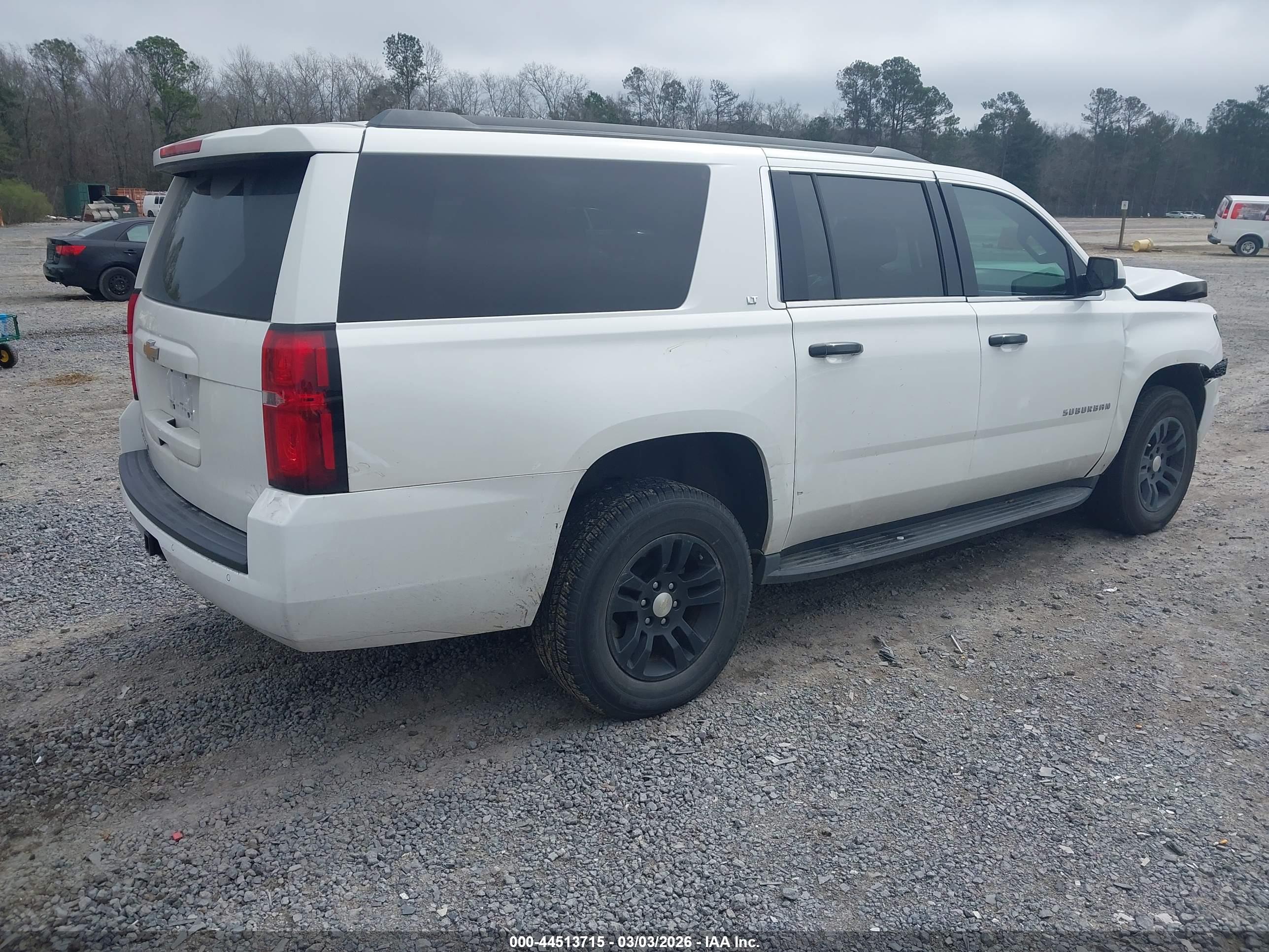 CHEVROLET SUBURBAN image 4