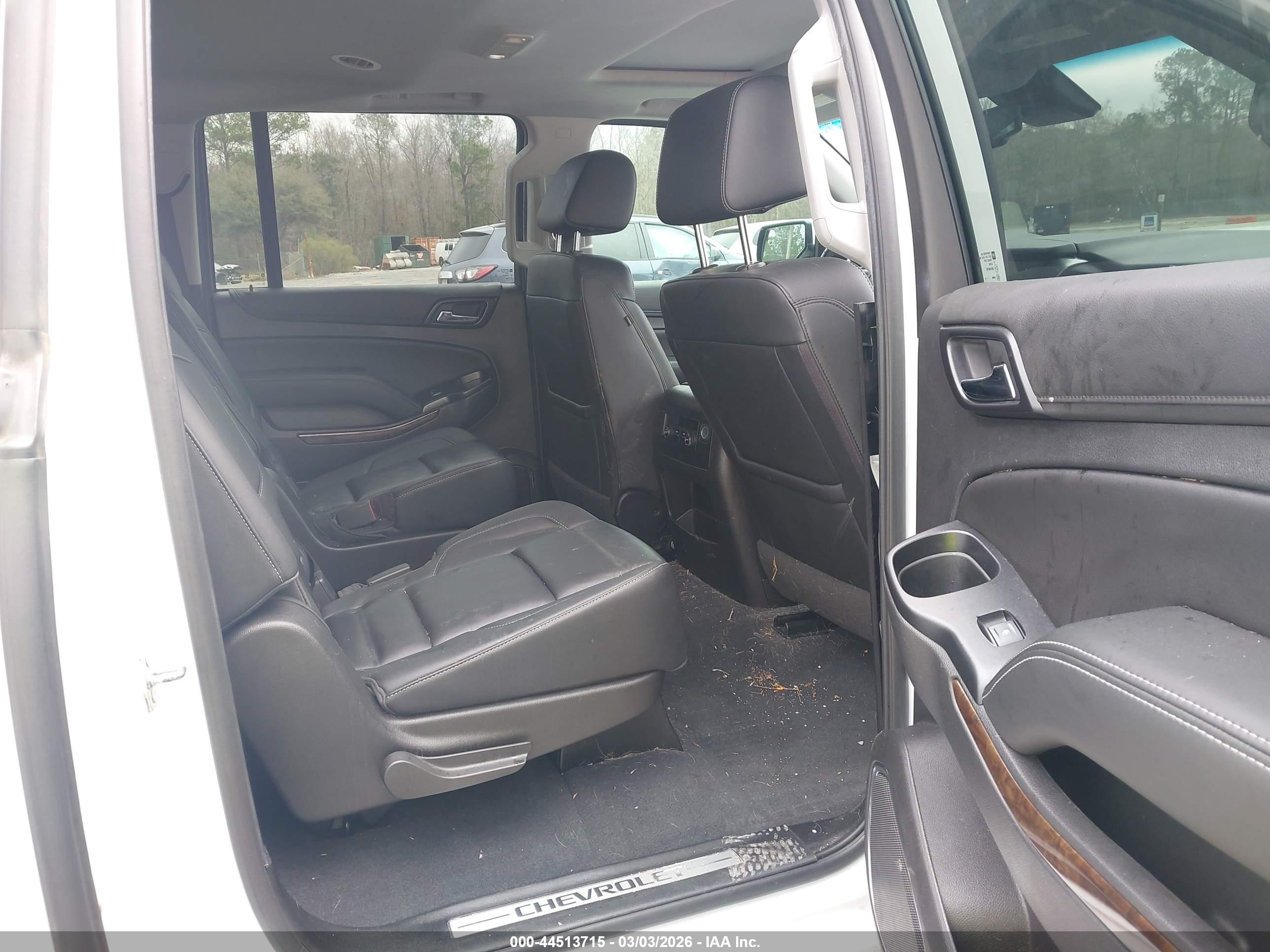 CHEVROLET SUBURBAN image 8