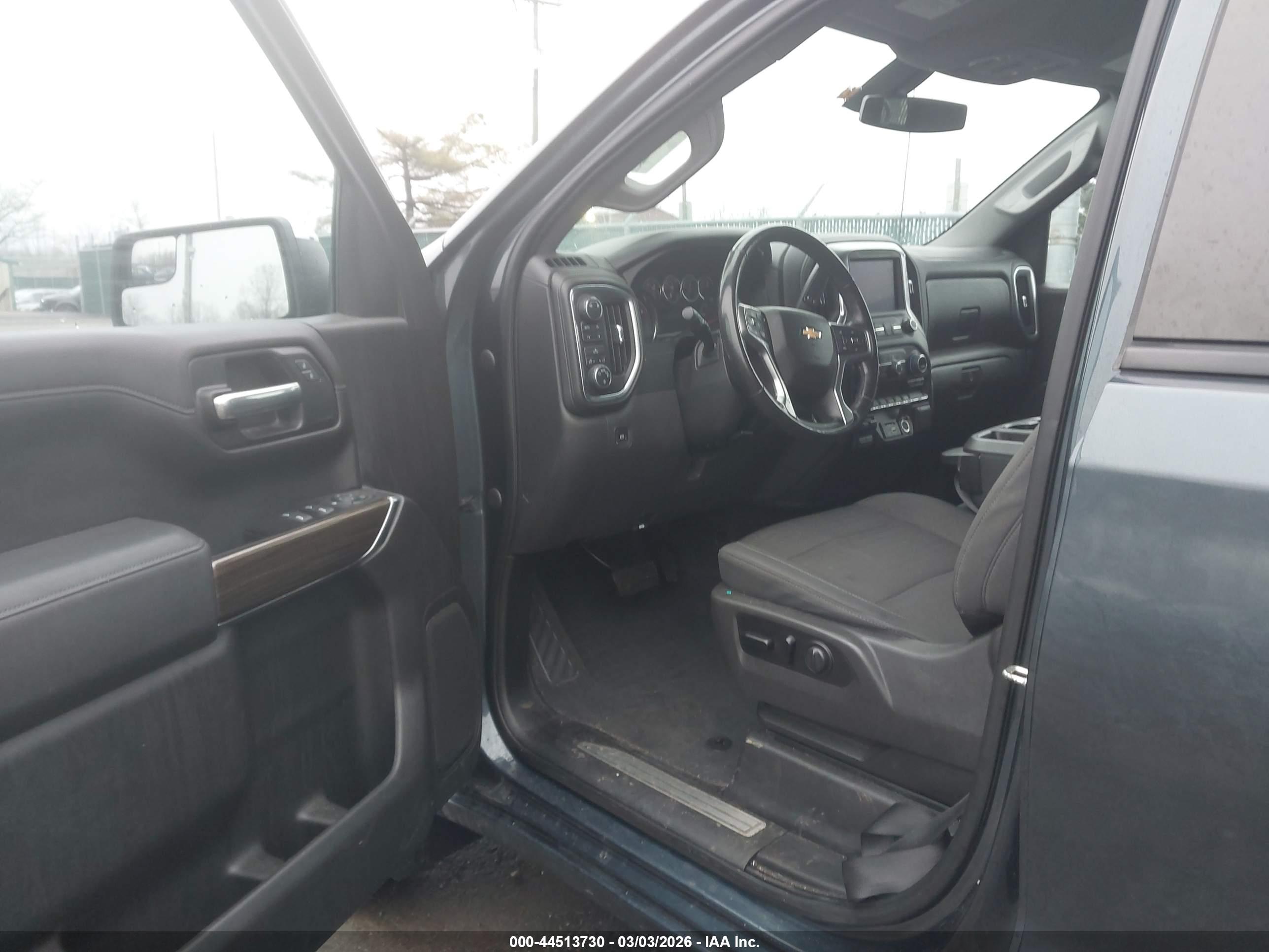 CHEVROLET SILVERADO image 5