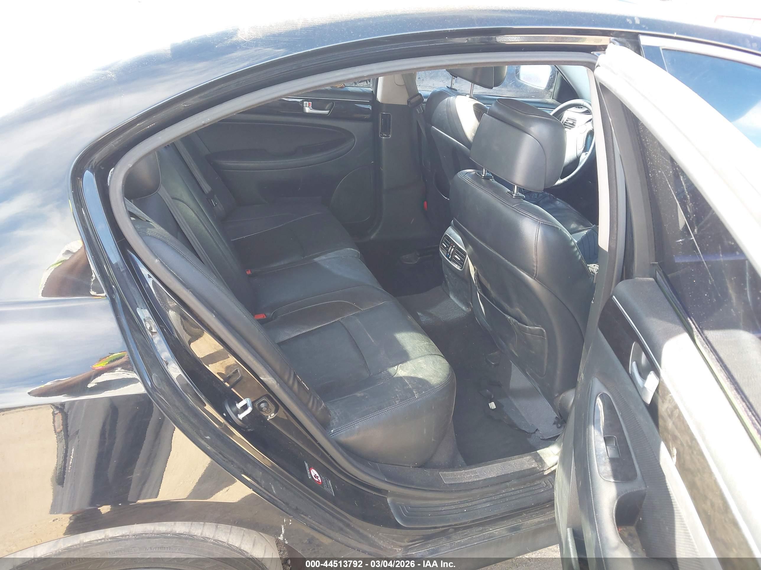 HYUNDAI GENESIS image 8