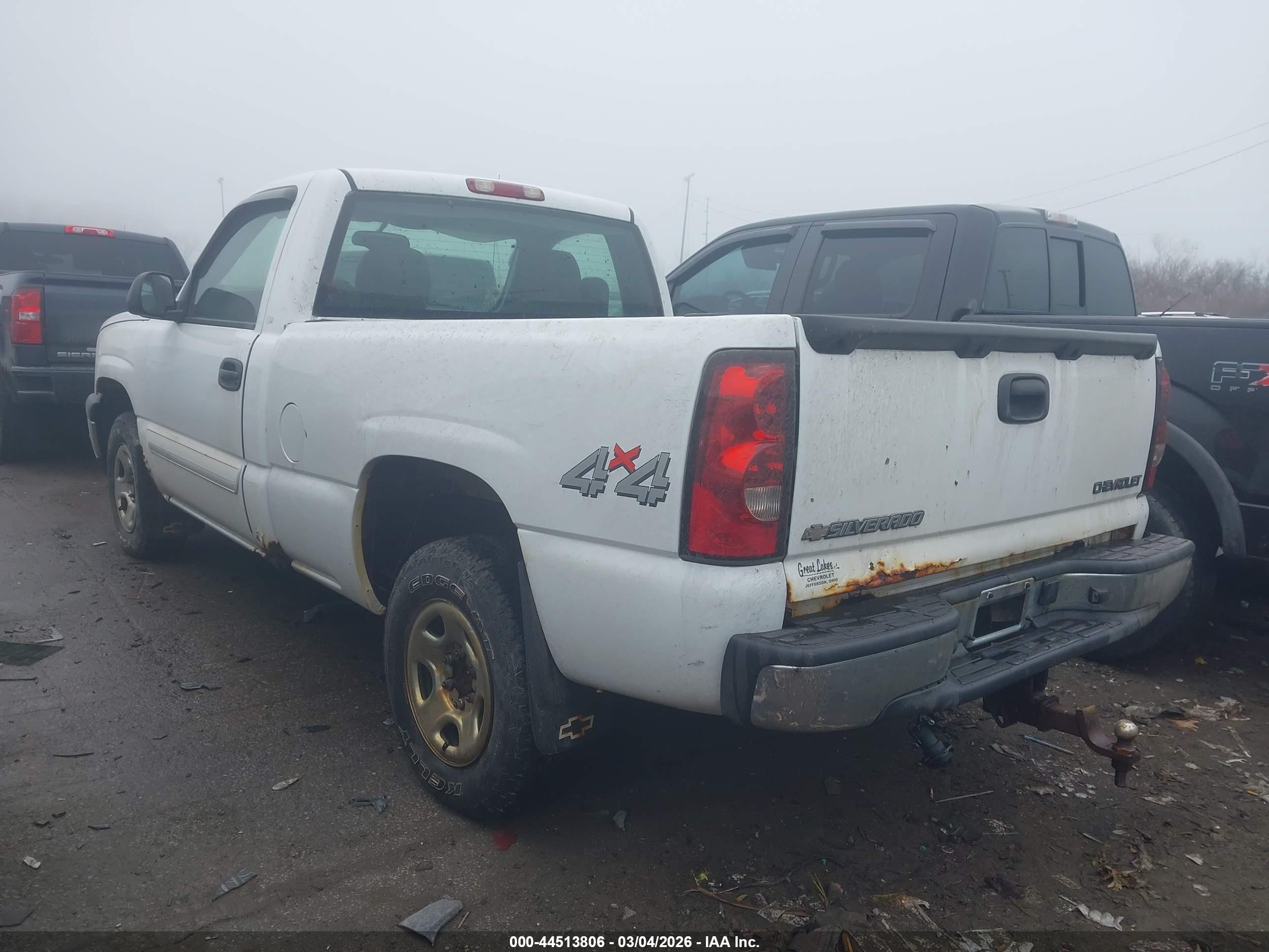 CHEVROLET SILVERADO image 3