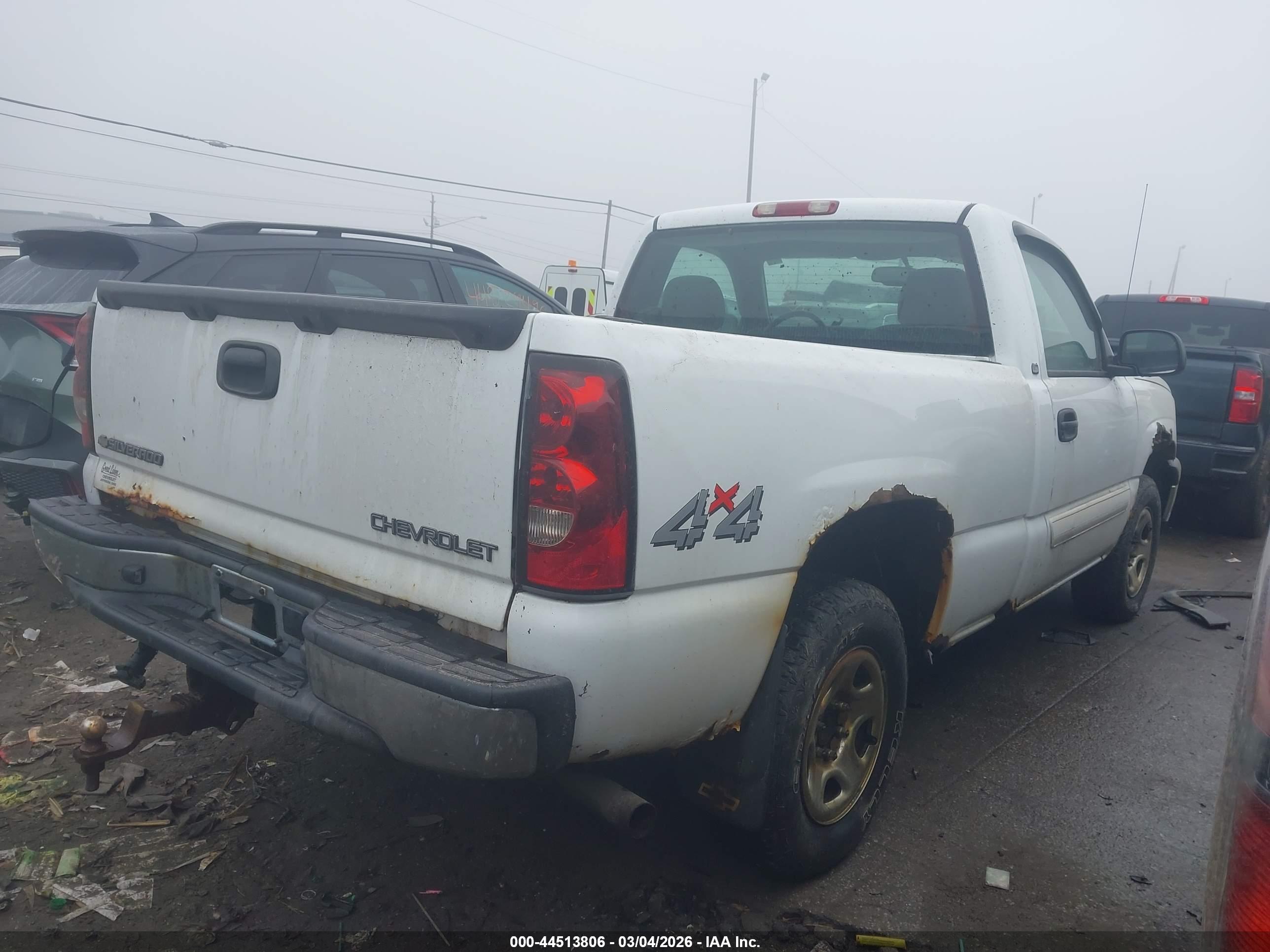 CHEVROLET SILVERADO image 4