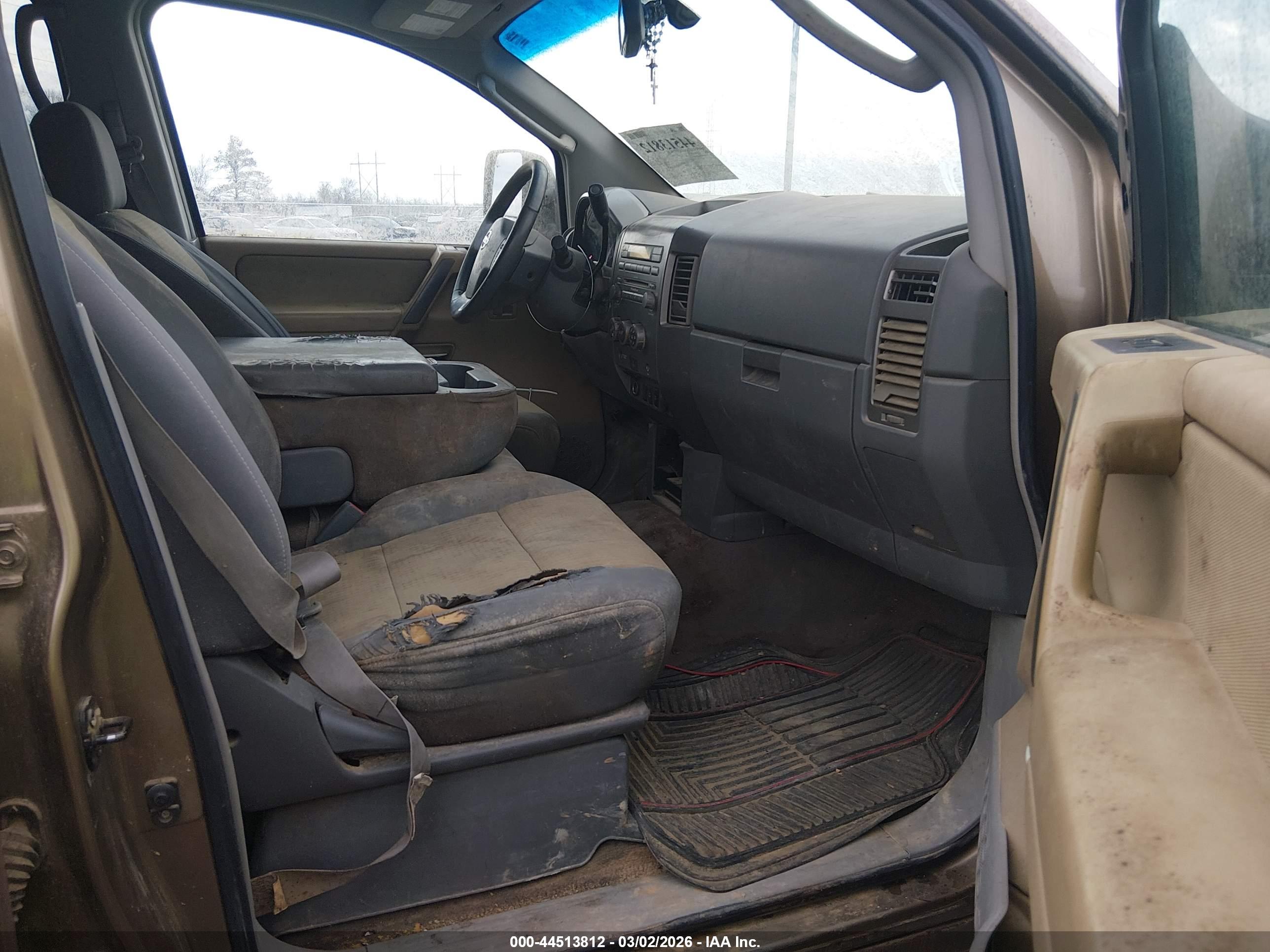 NISSAN TITAN image 5