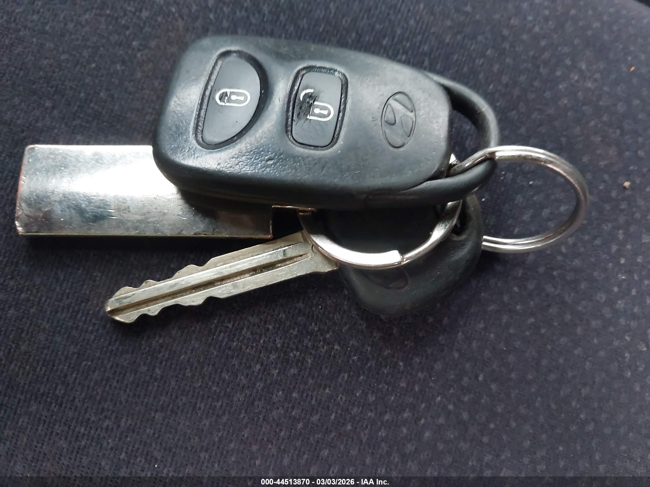 HYUNDAI SANTA image 11