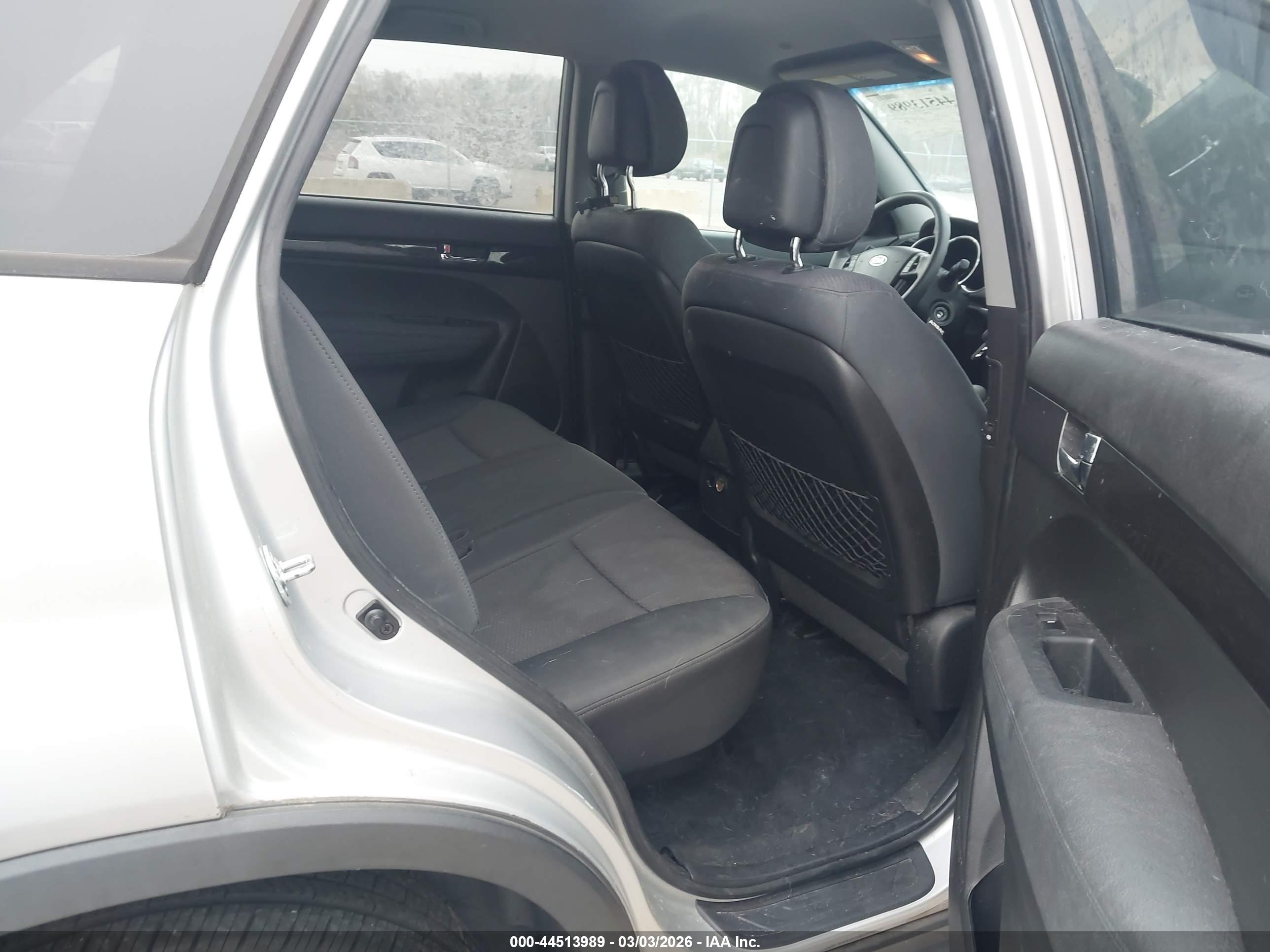 KIA SORENTO image 8