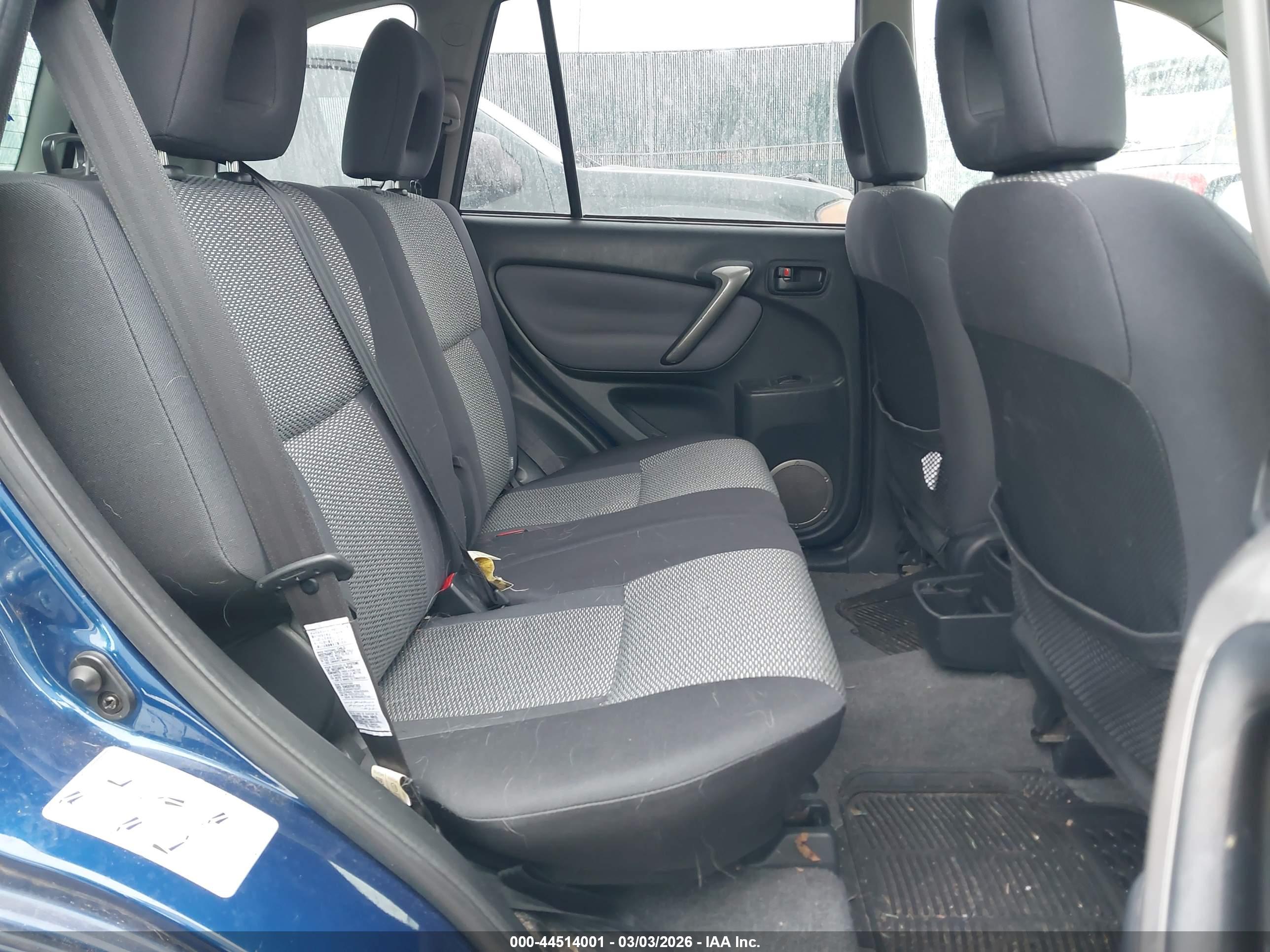 TOYOTA RAV4 image 8