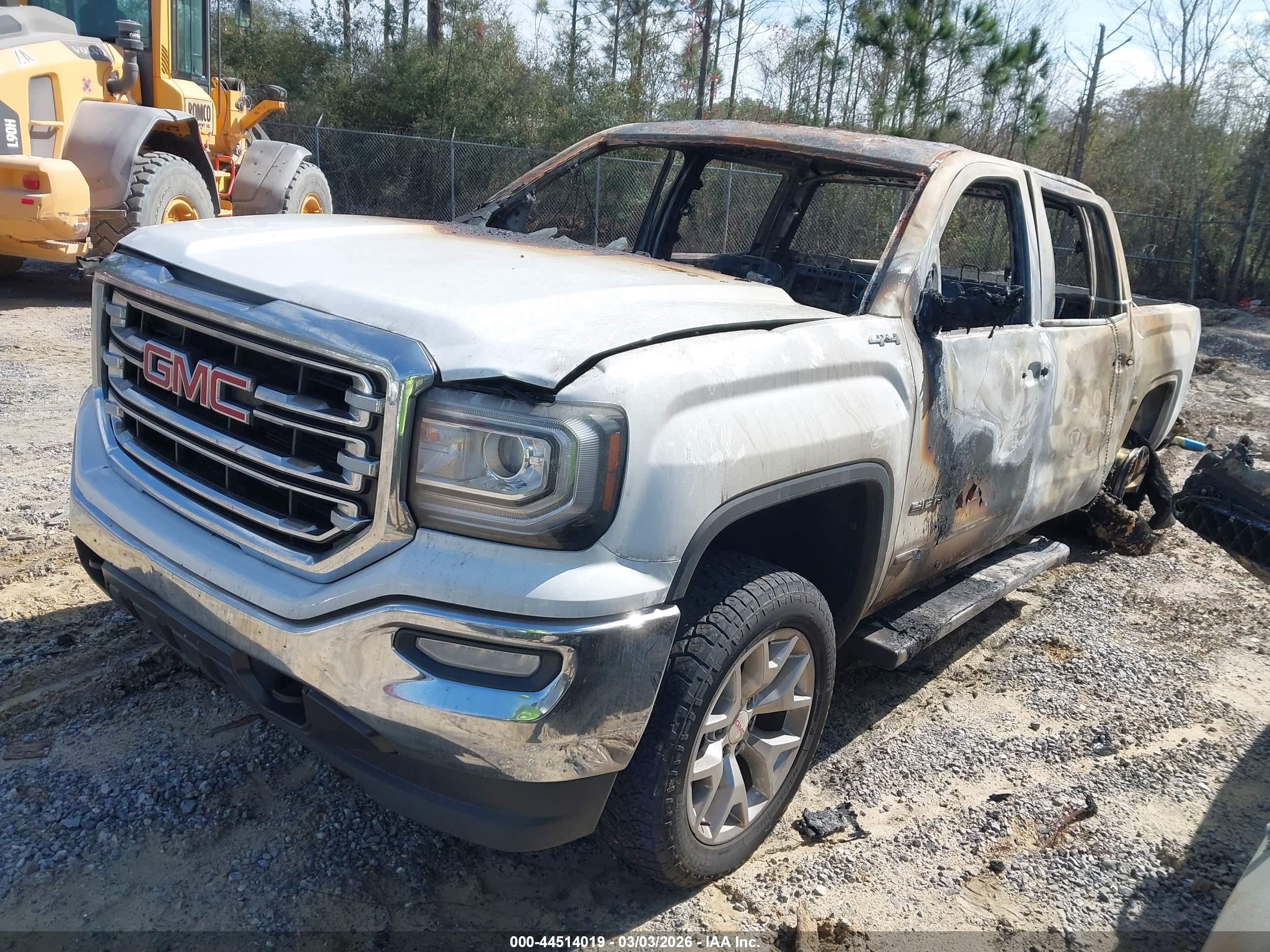 GMC SIERRA image 2