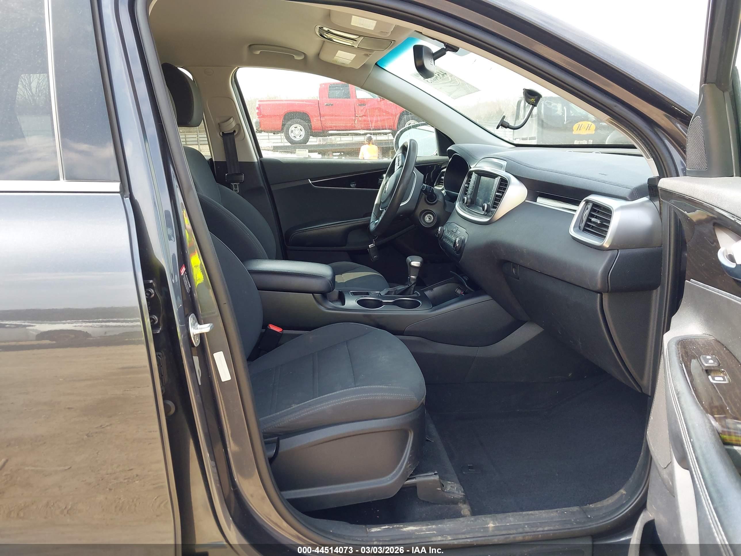 KIA SORENTO image 5