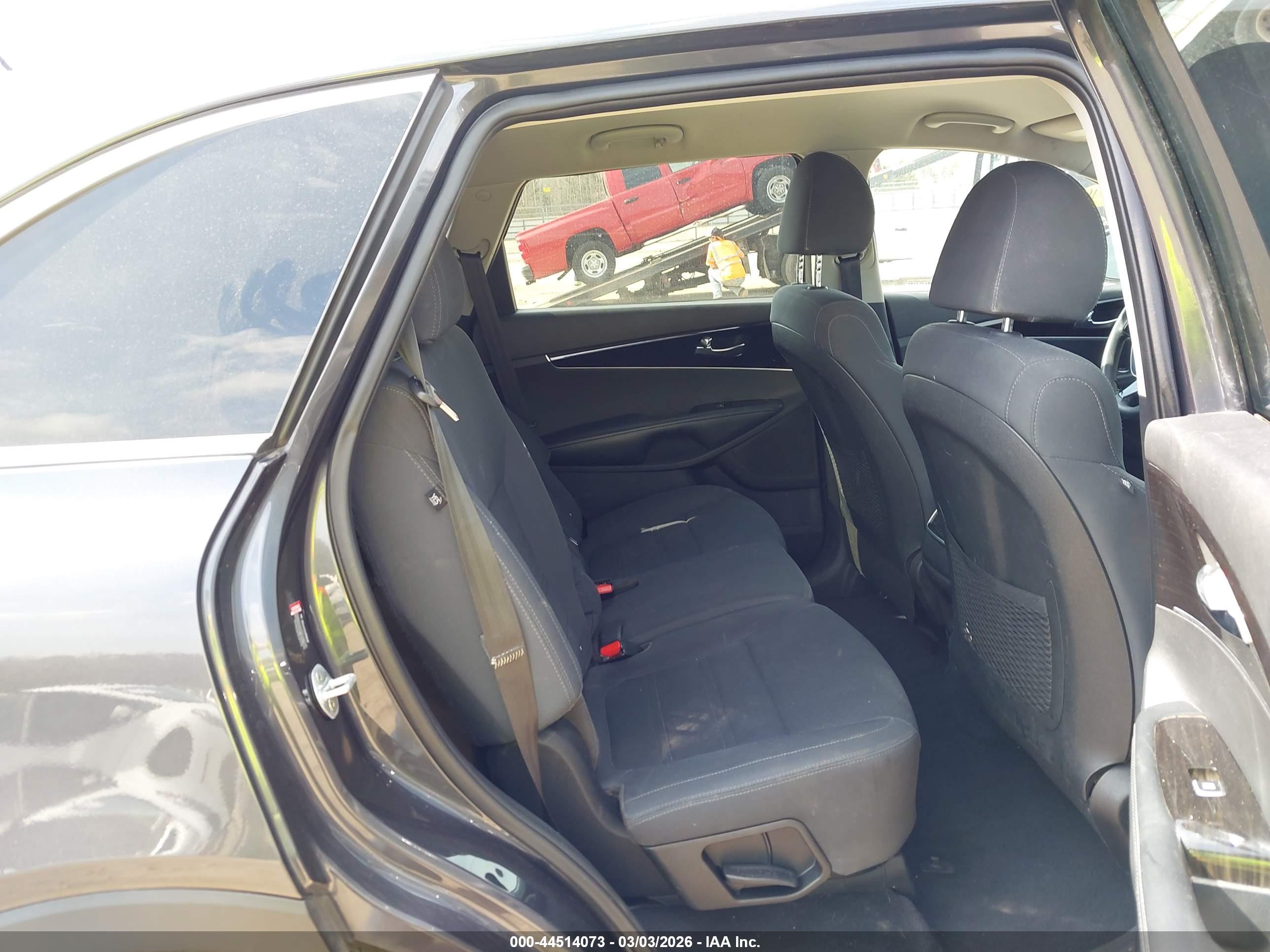 KIA SORENTO image 8