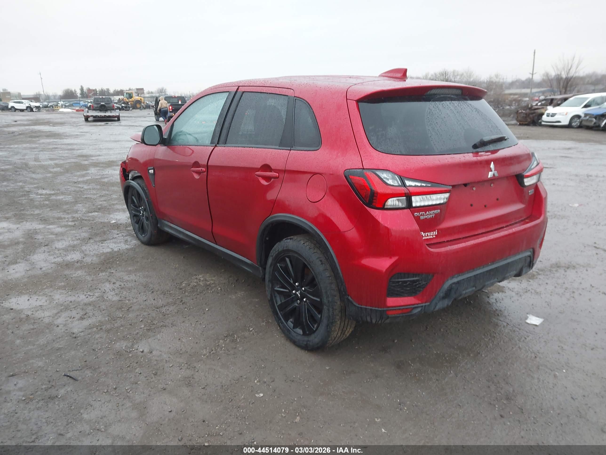 MITSUBISHI OUTLANDER image 3