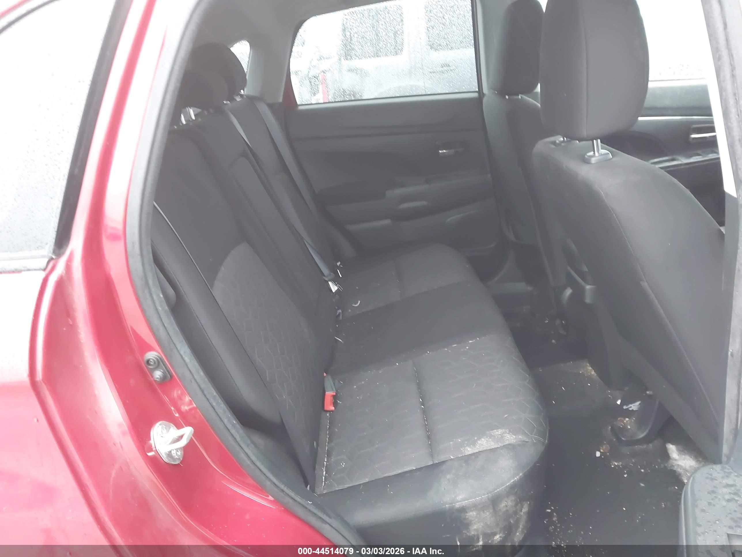 MITSUBISHI OUTLANDER image 8