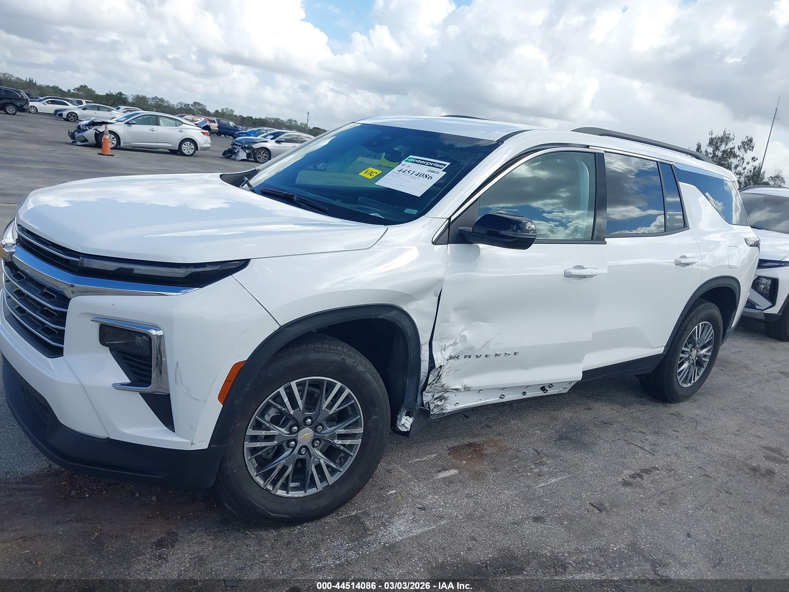 CHEVROLET TRAVERSE image 6