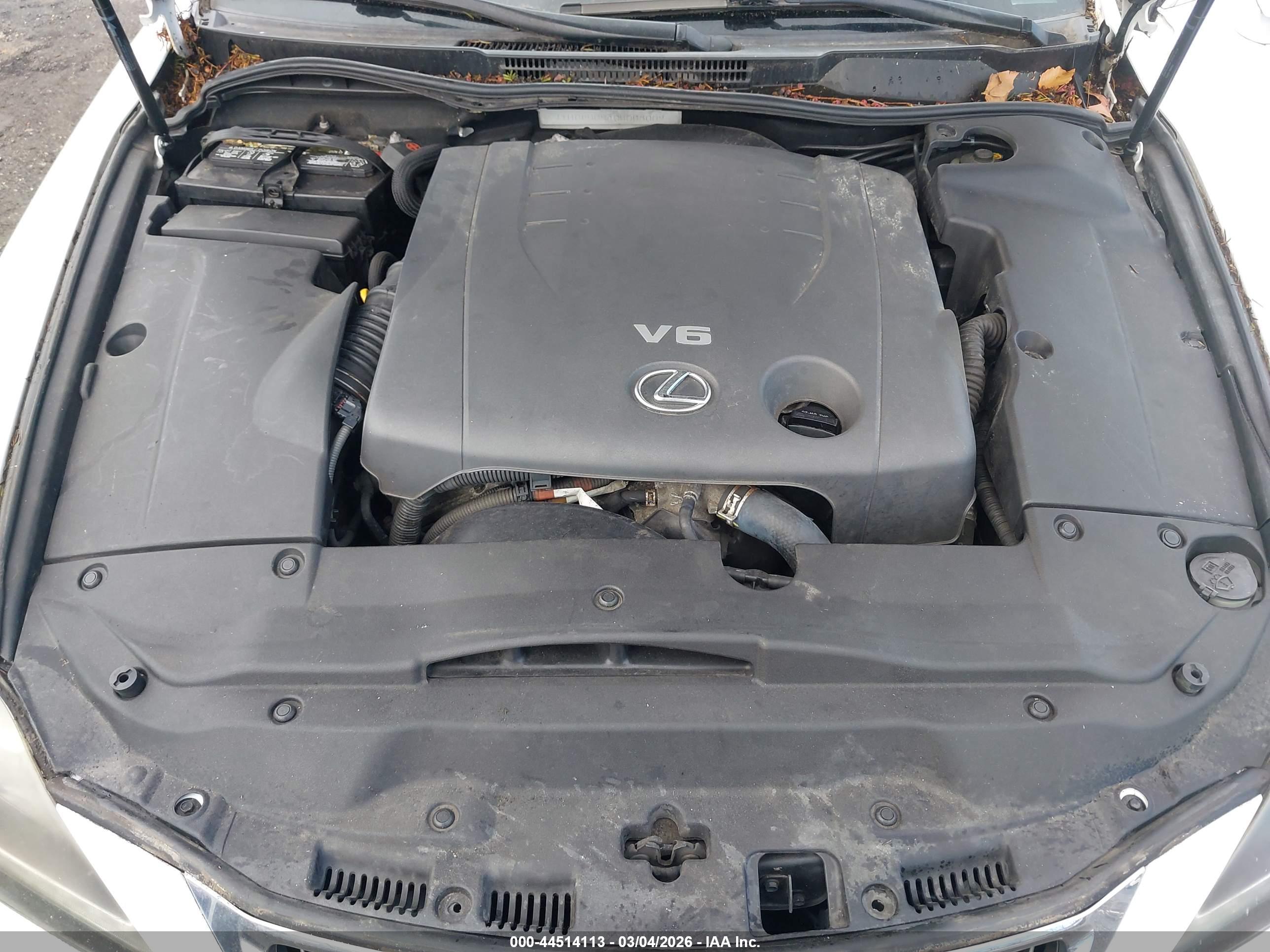 LEXUS IS image 10