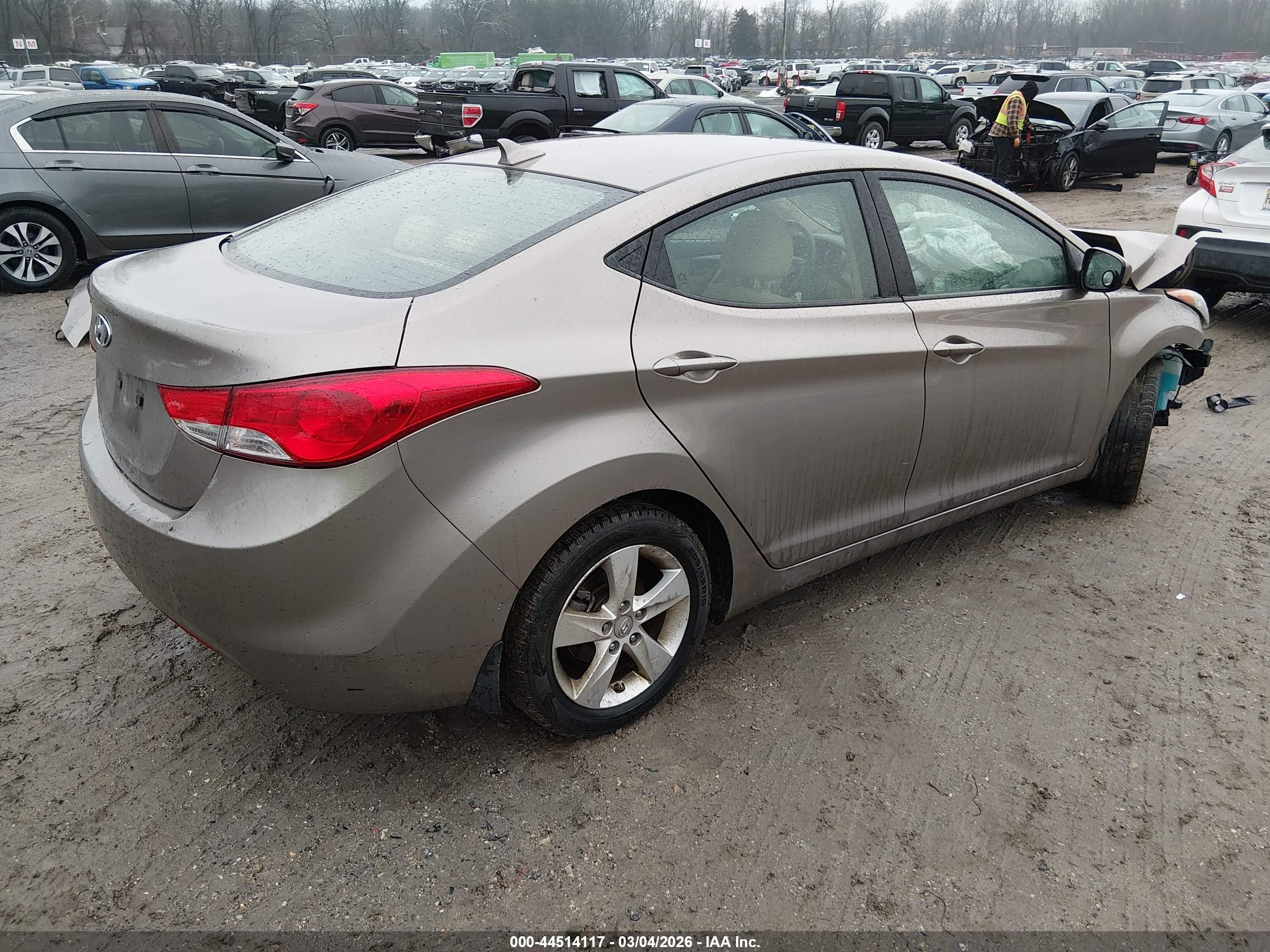 HYUNDAI ELANTRA image 4