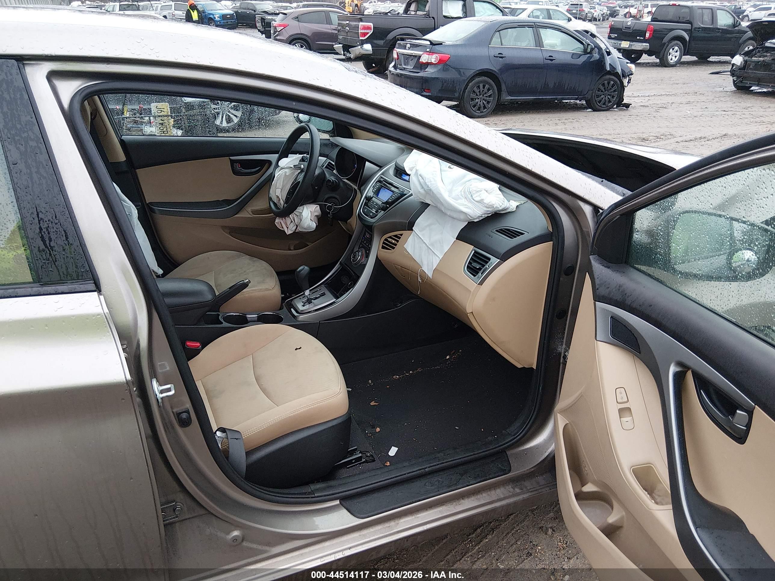 HYUNDAI ELANTRA image 5