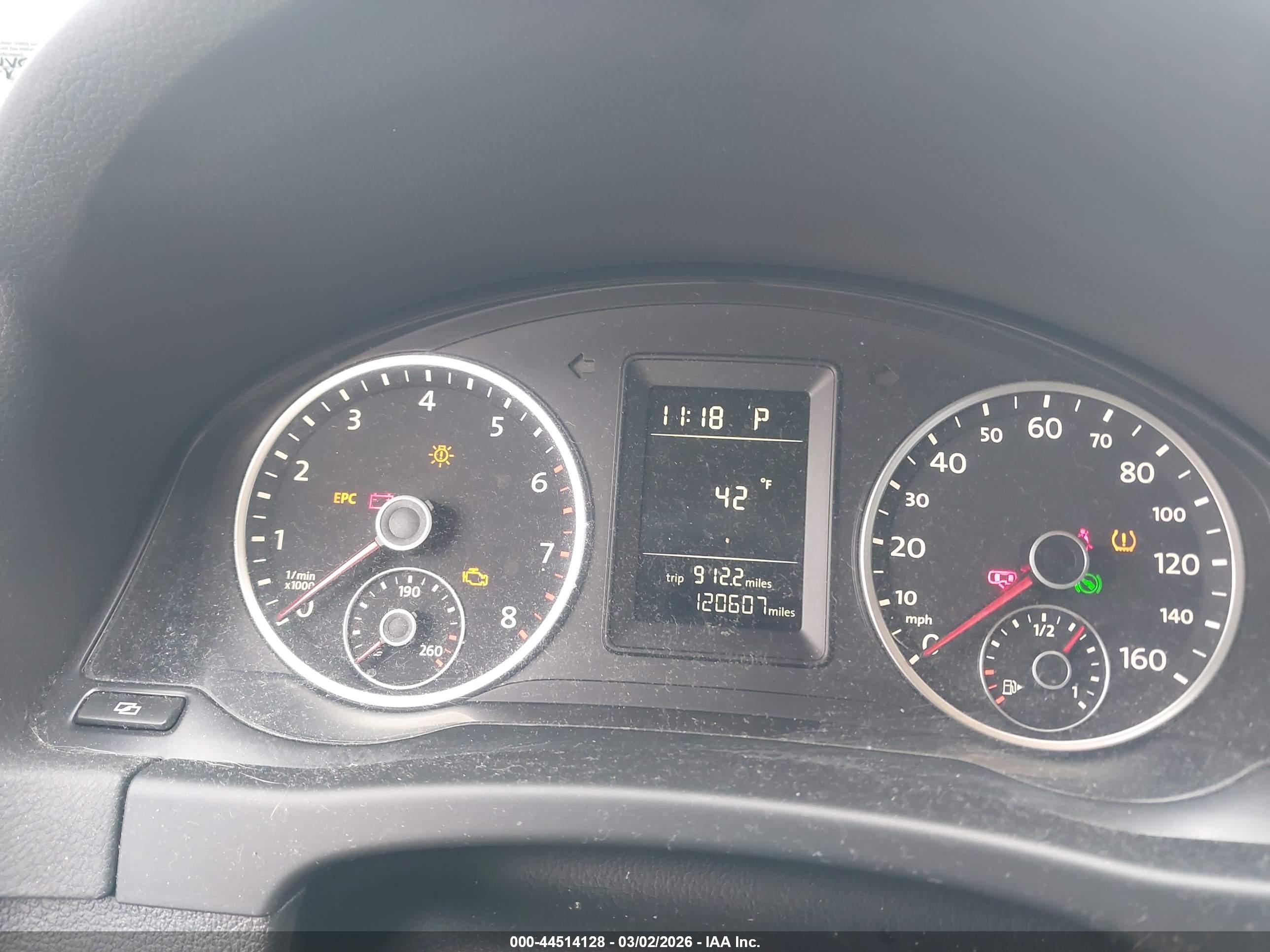 VOLKSWAGEN TIGUAN image 7