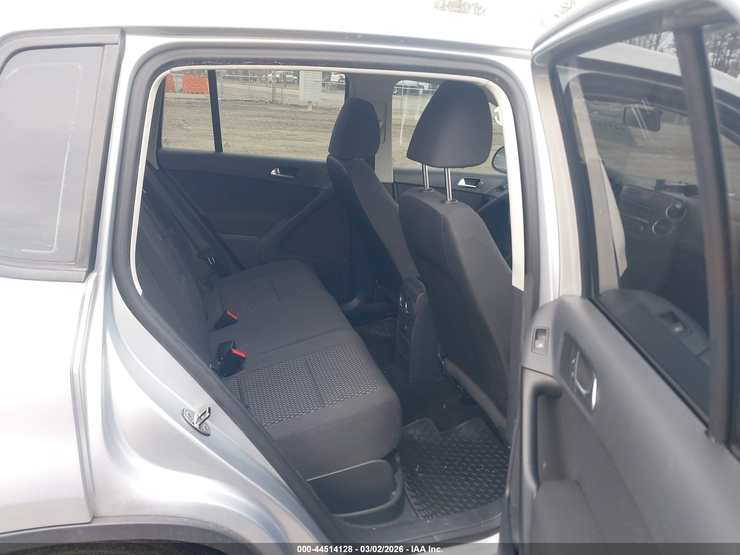 VOLKSWAGEN TIGUAN image 8