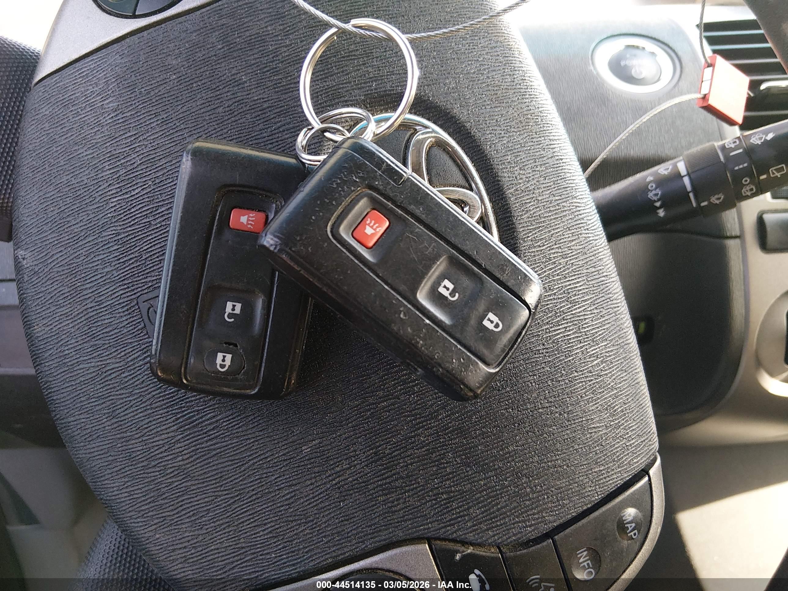 TOYOTA PRIUS image 11