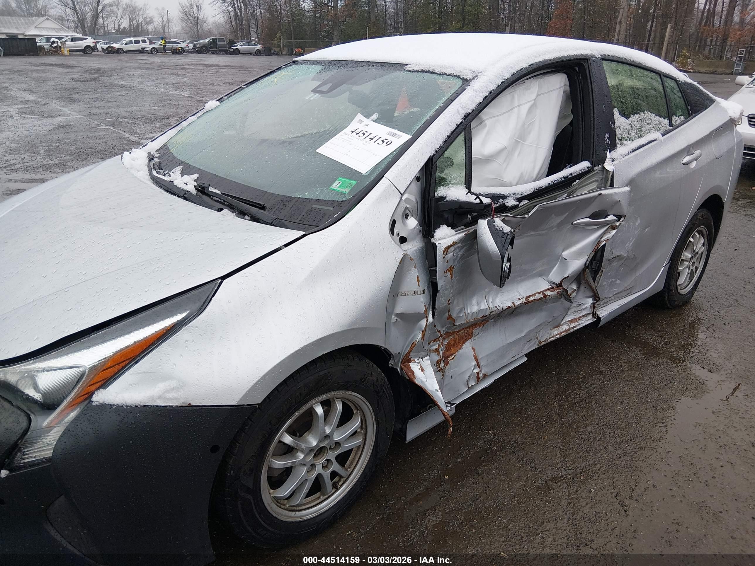TOYOTA PRIUS image 6
