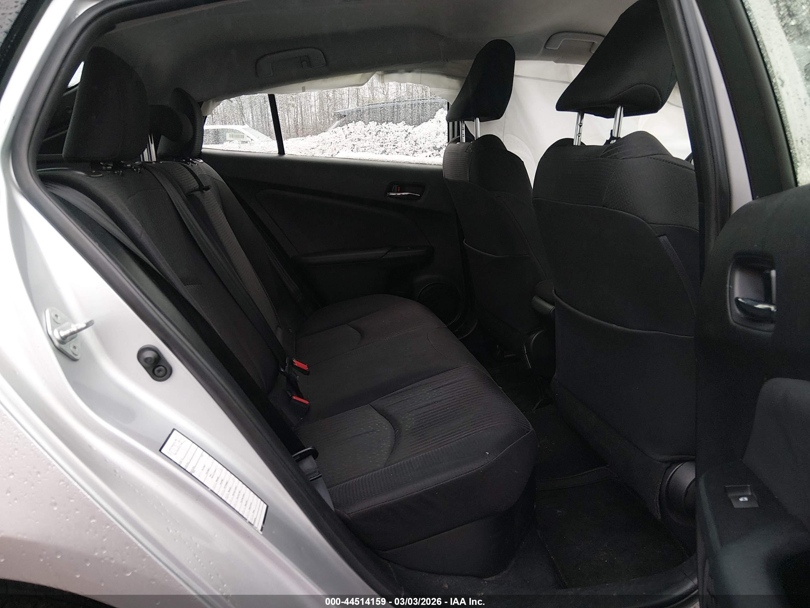 TOYOTA PRIUS image 8
