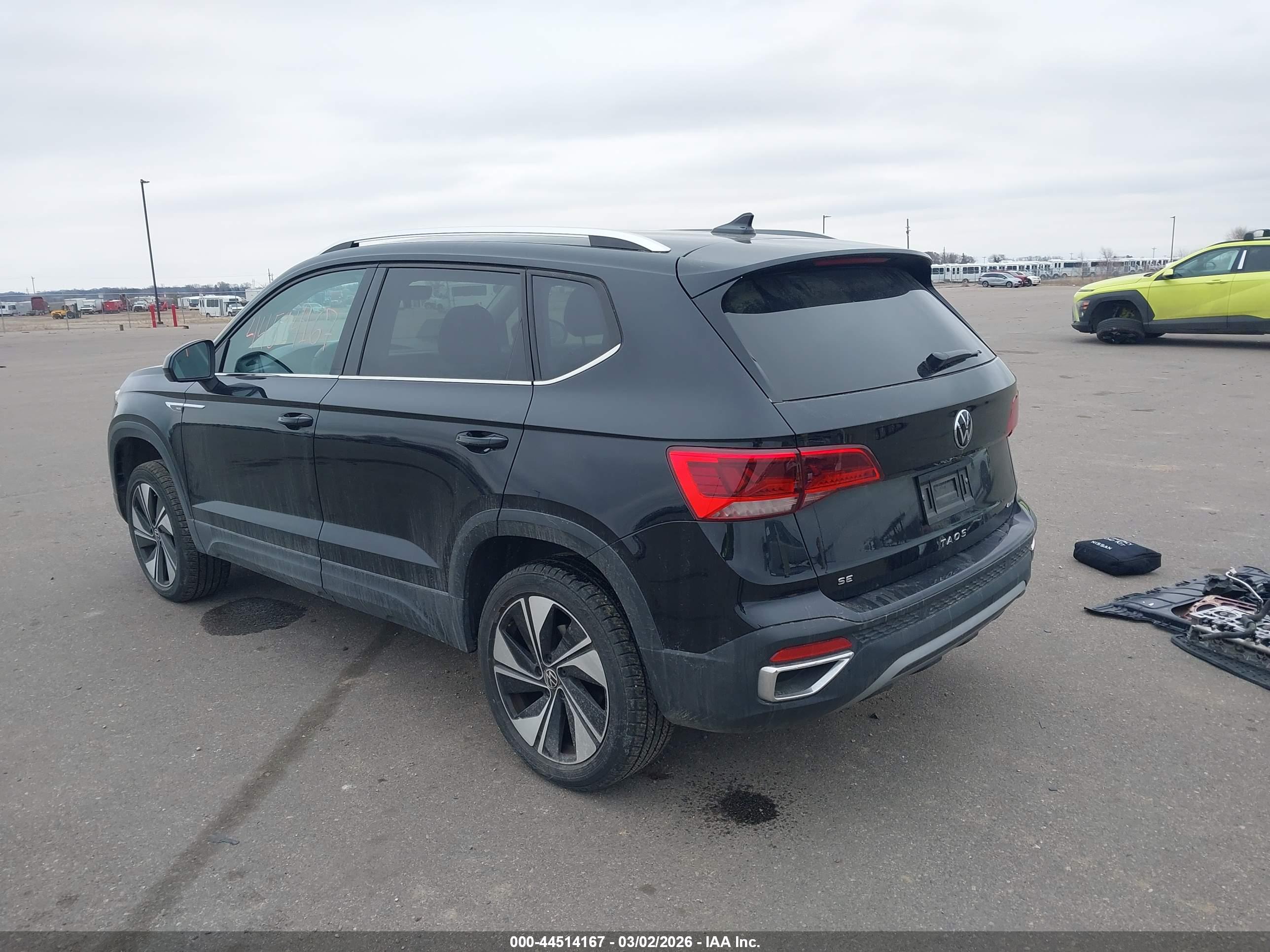 VOLKSWAGEN TAOS image 3