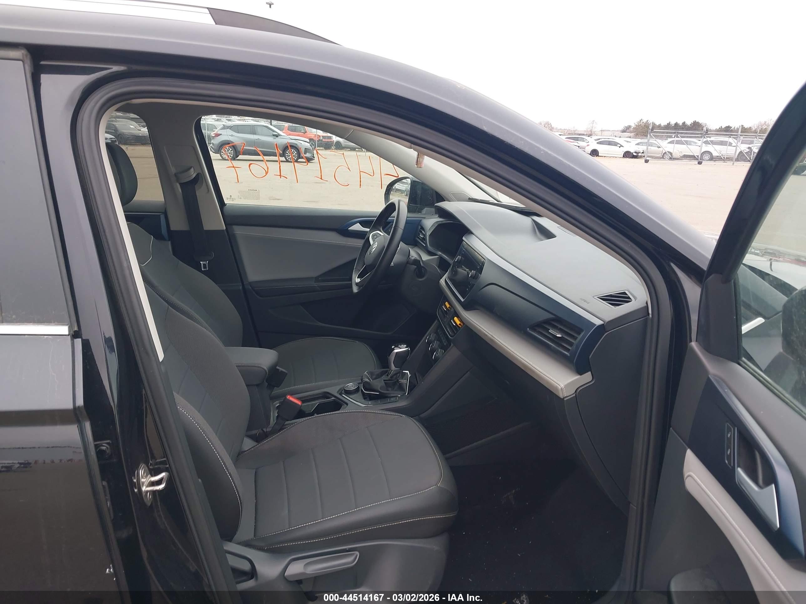 VOLKSWAGEN TAOS image 5