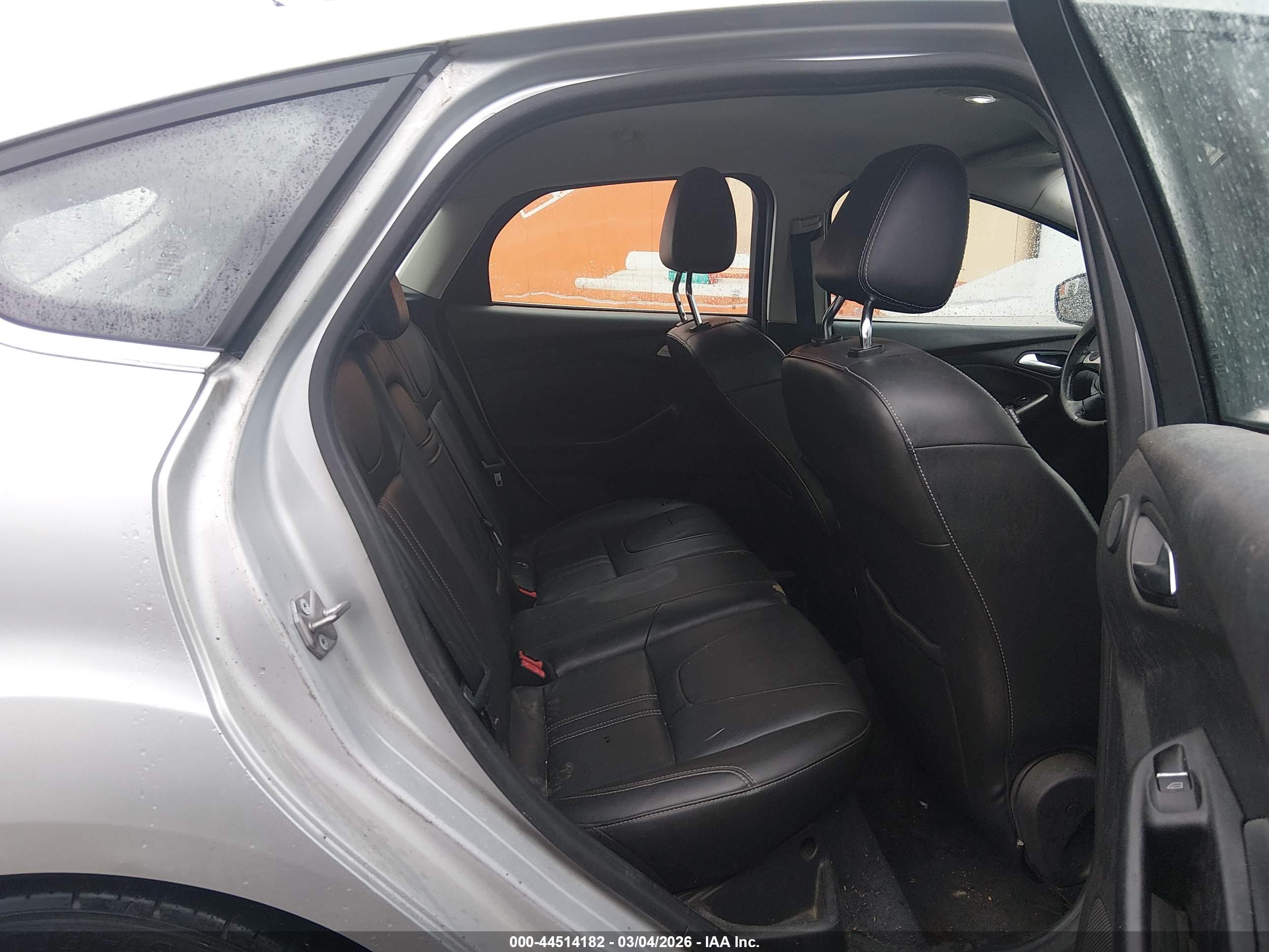 FORD FOCUS image 8