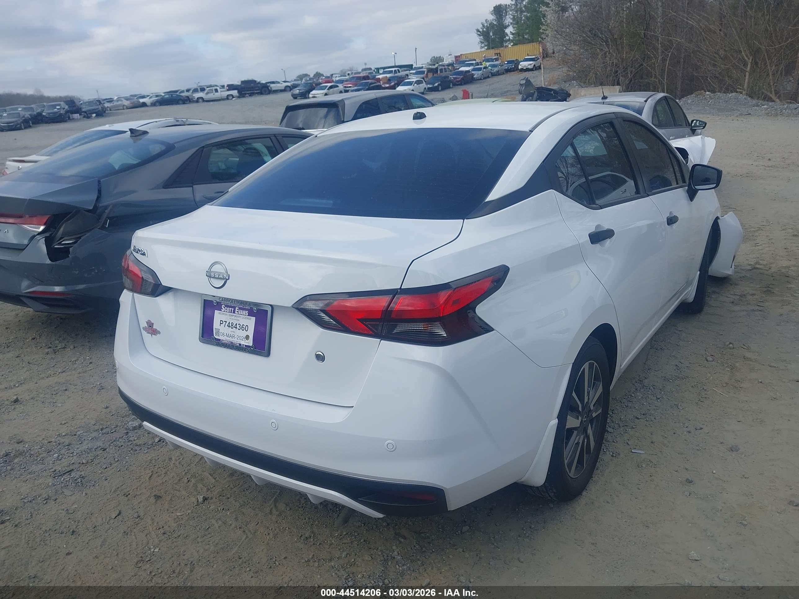 NISSAN VERSA image 4