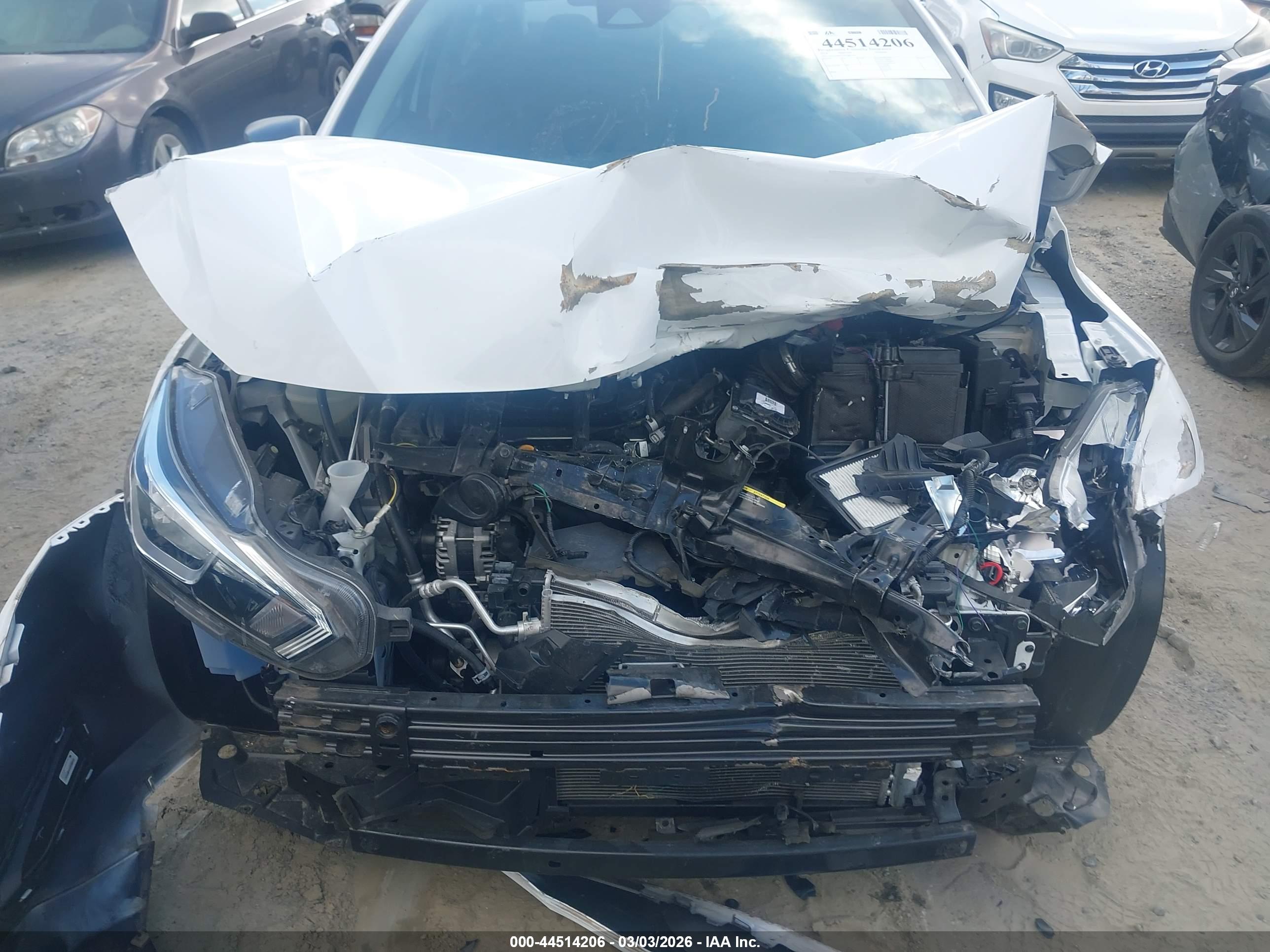 NISSAN VERSA image 6
