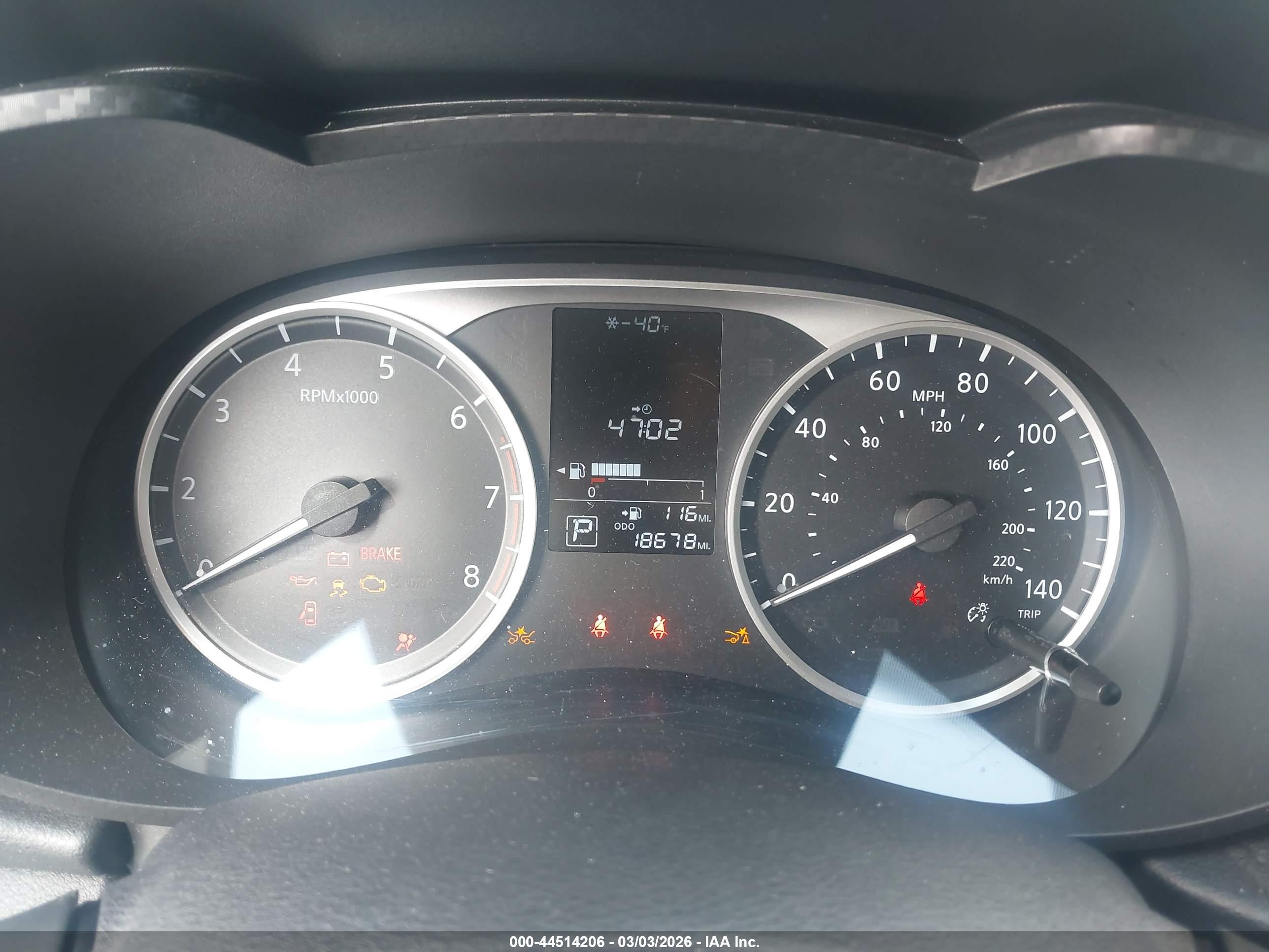 NISSAN VERSA image 7