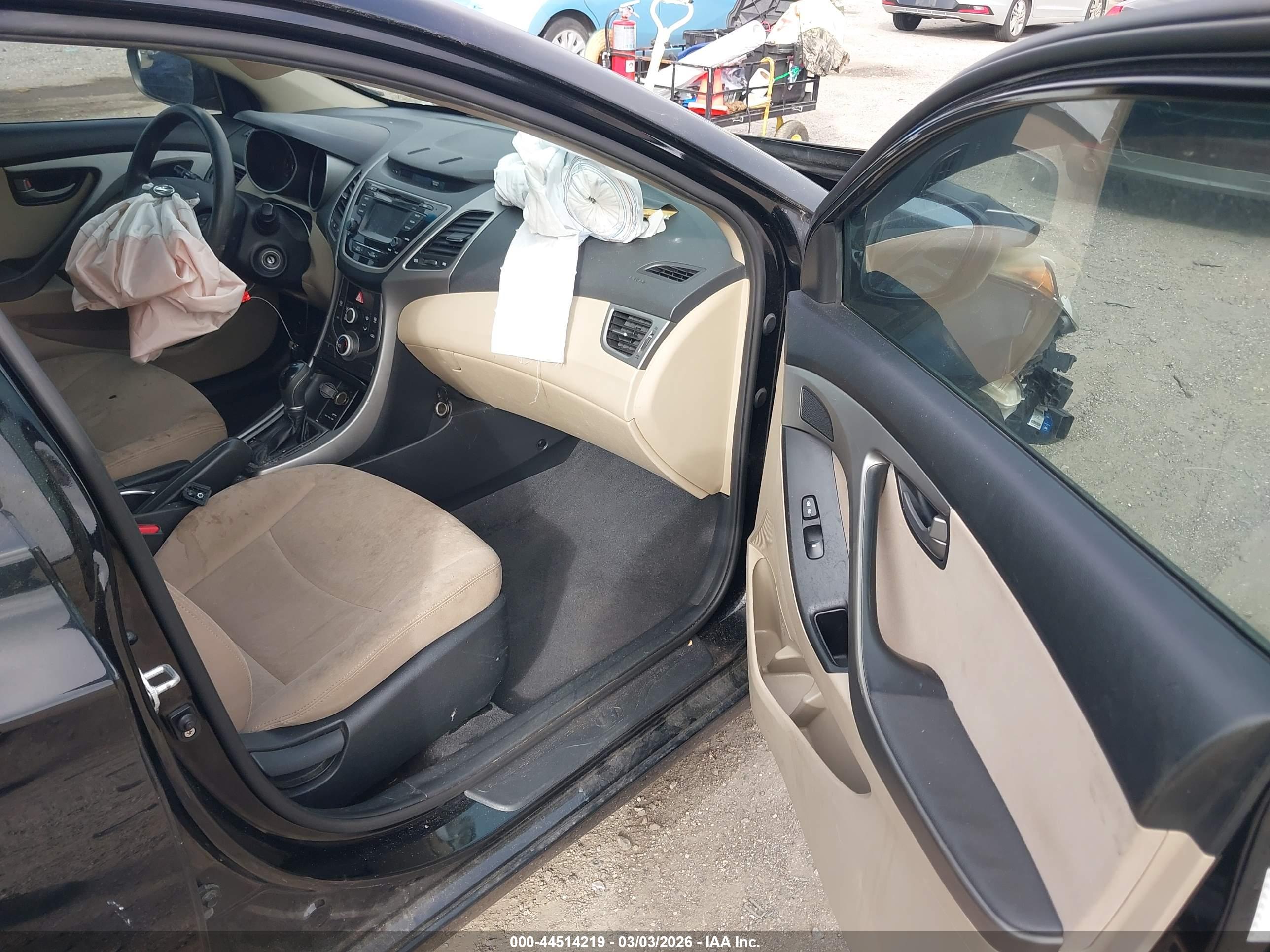 HYUNDAI ELANTRA image 5