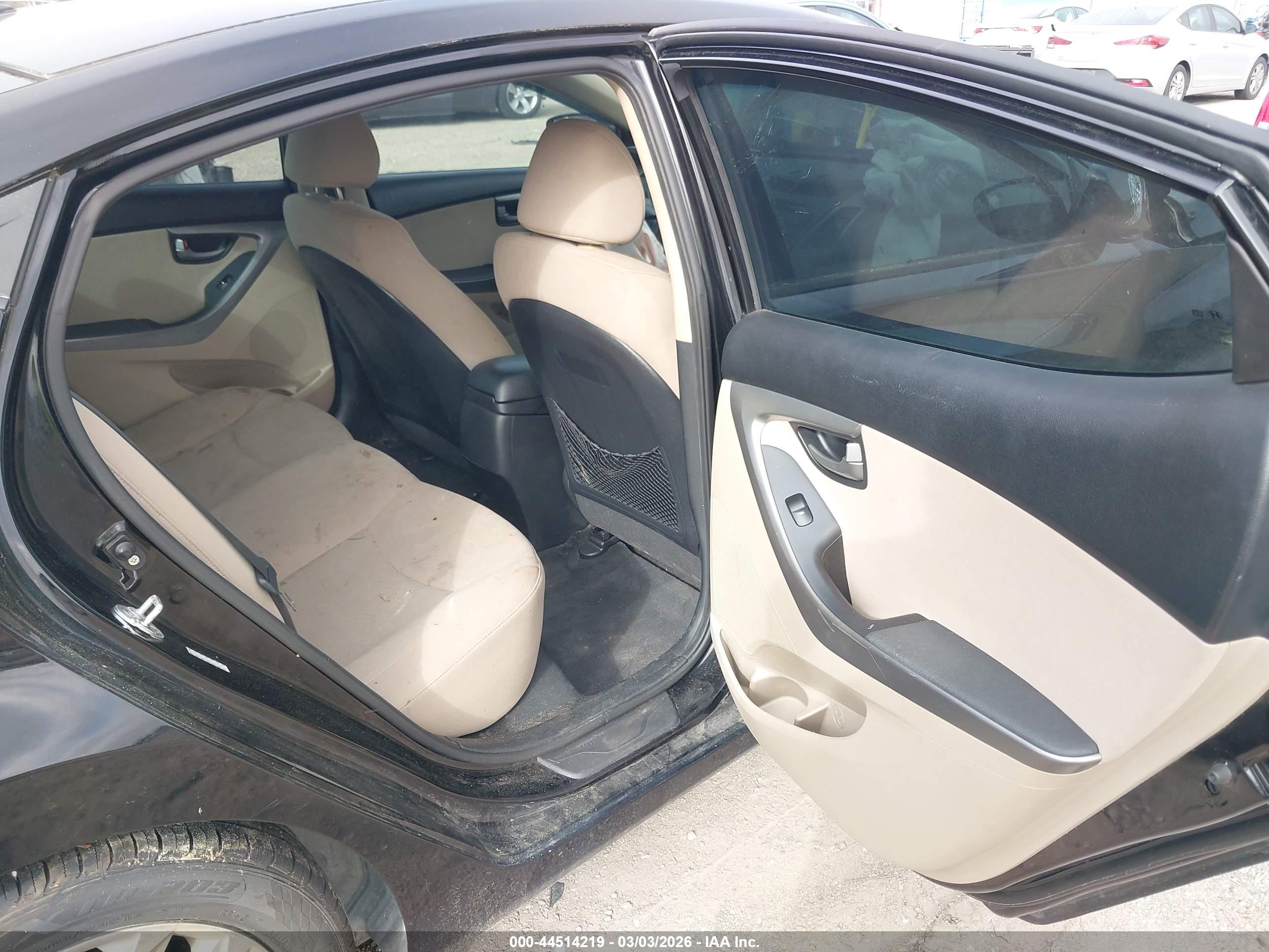 HYUNDAI ELANTRA image 8