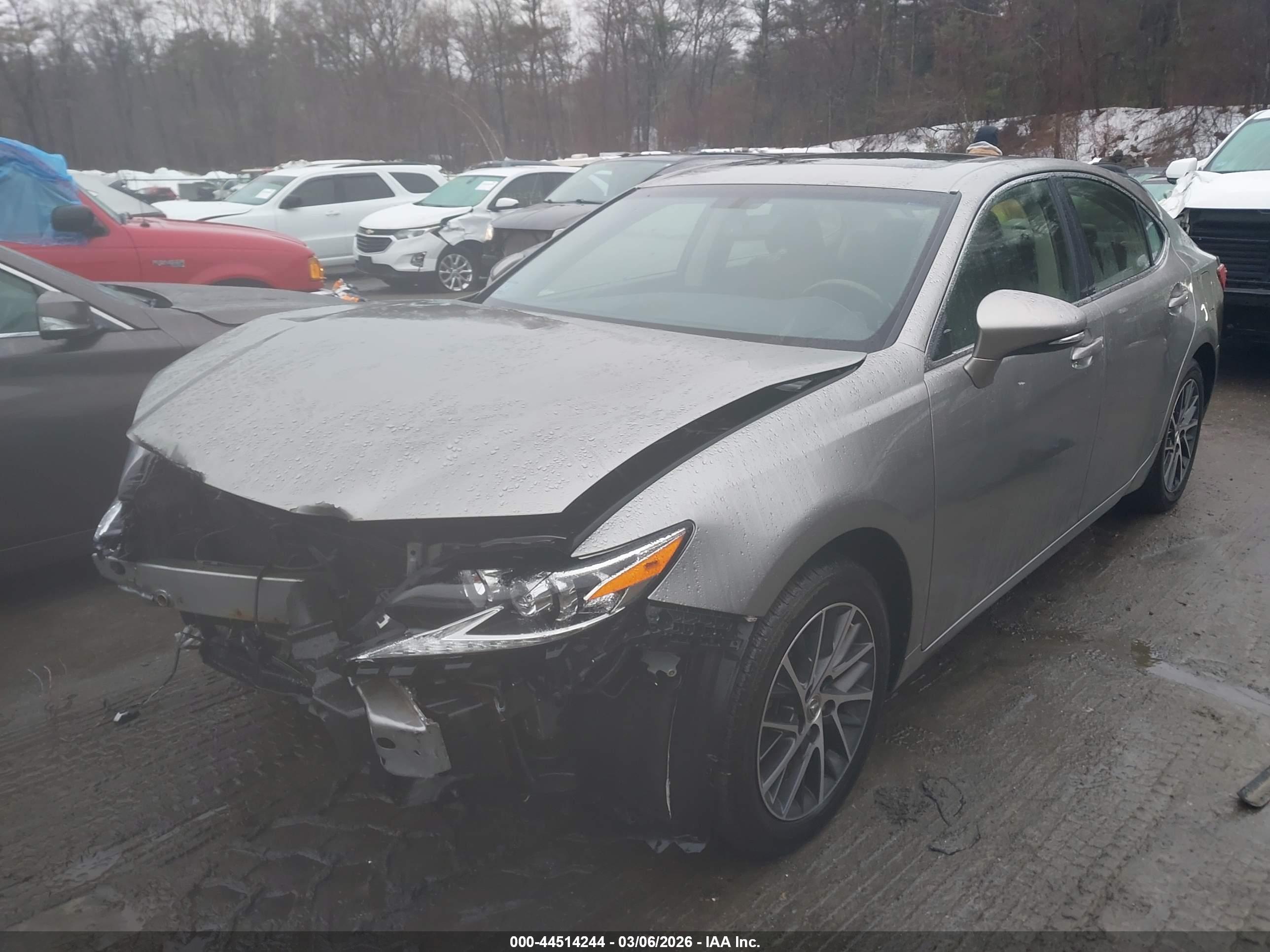 LEXUS ES image 2