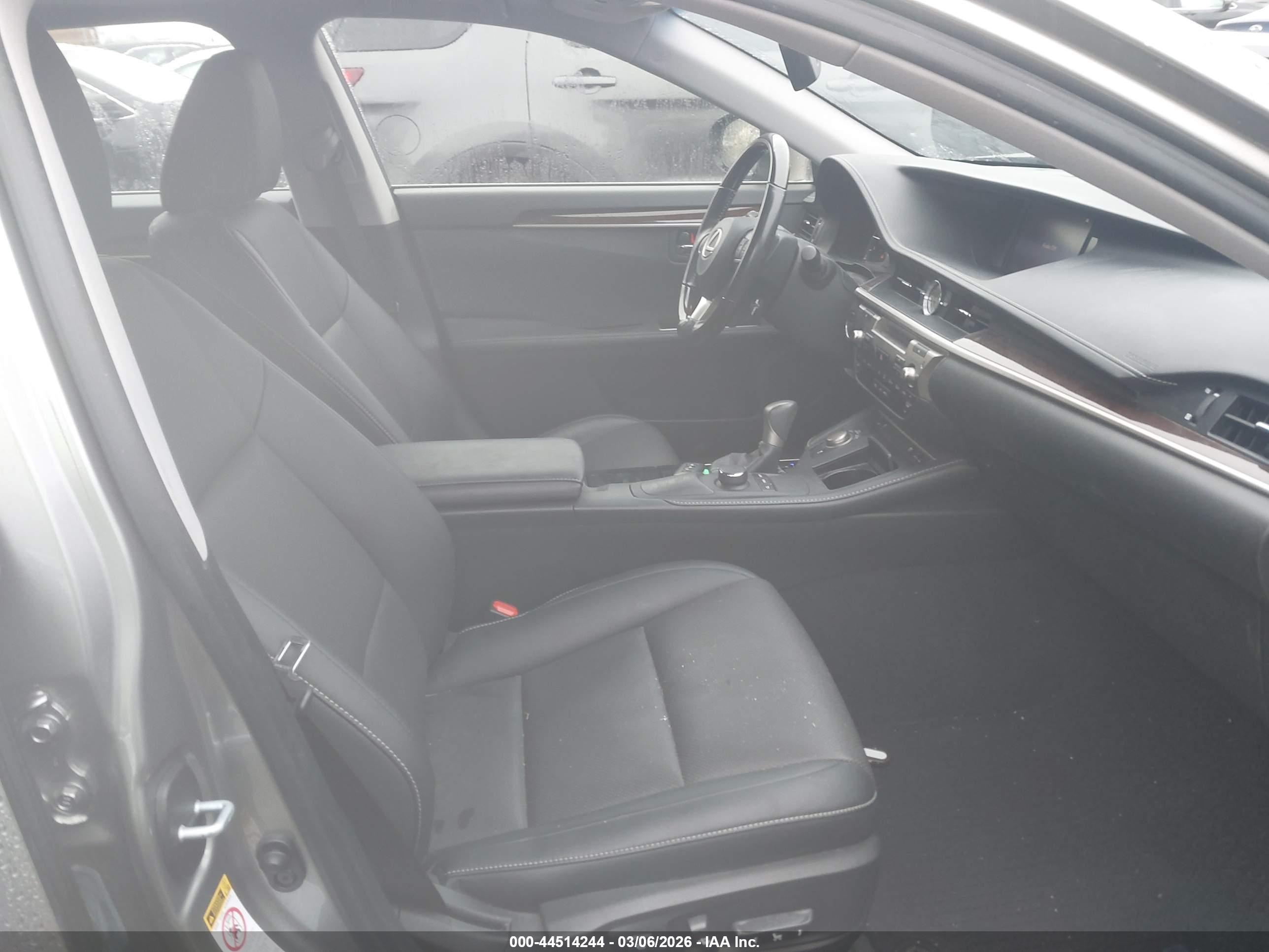 LEXUS ES image 5