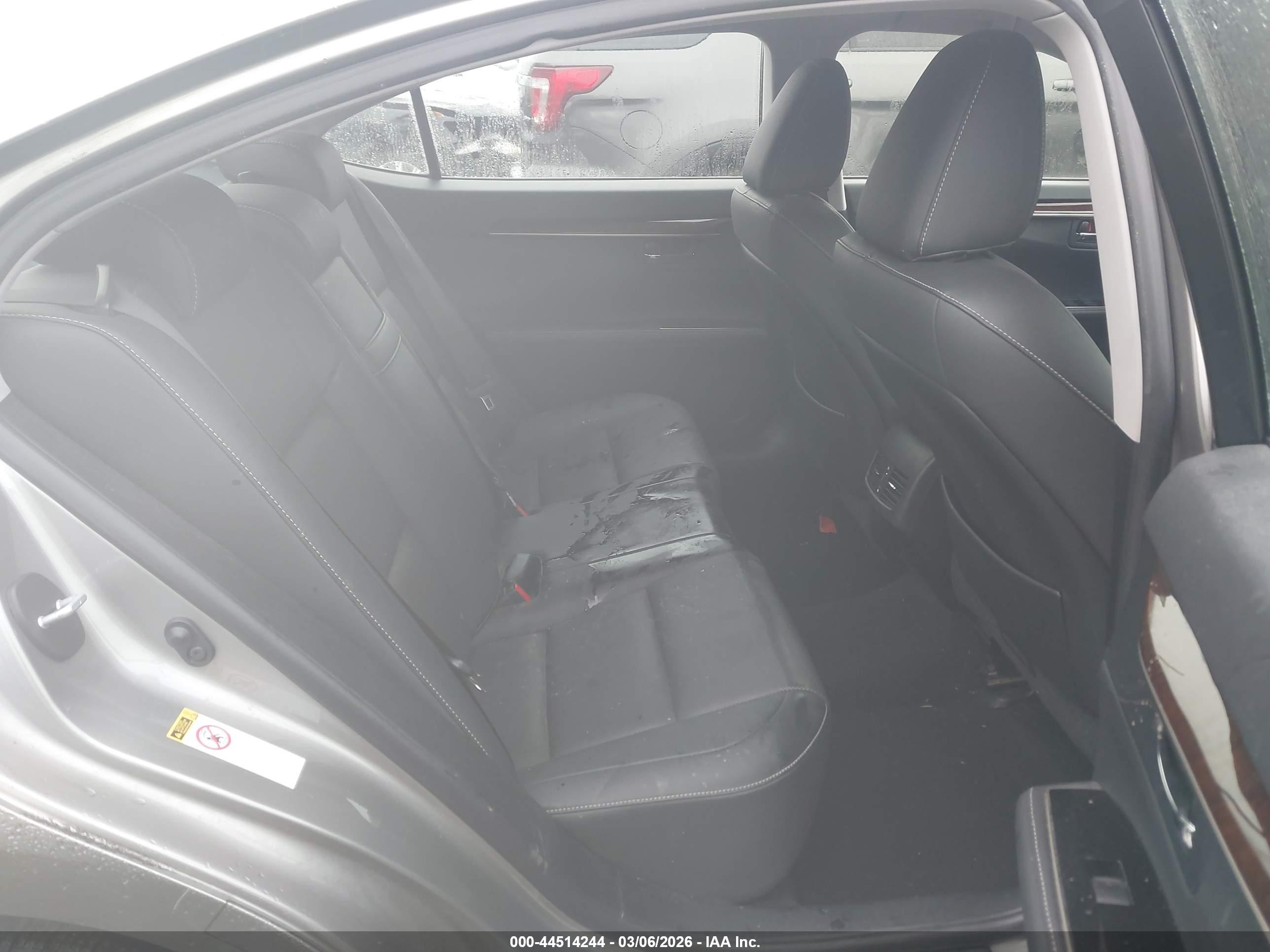 LEXUS ES image 8