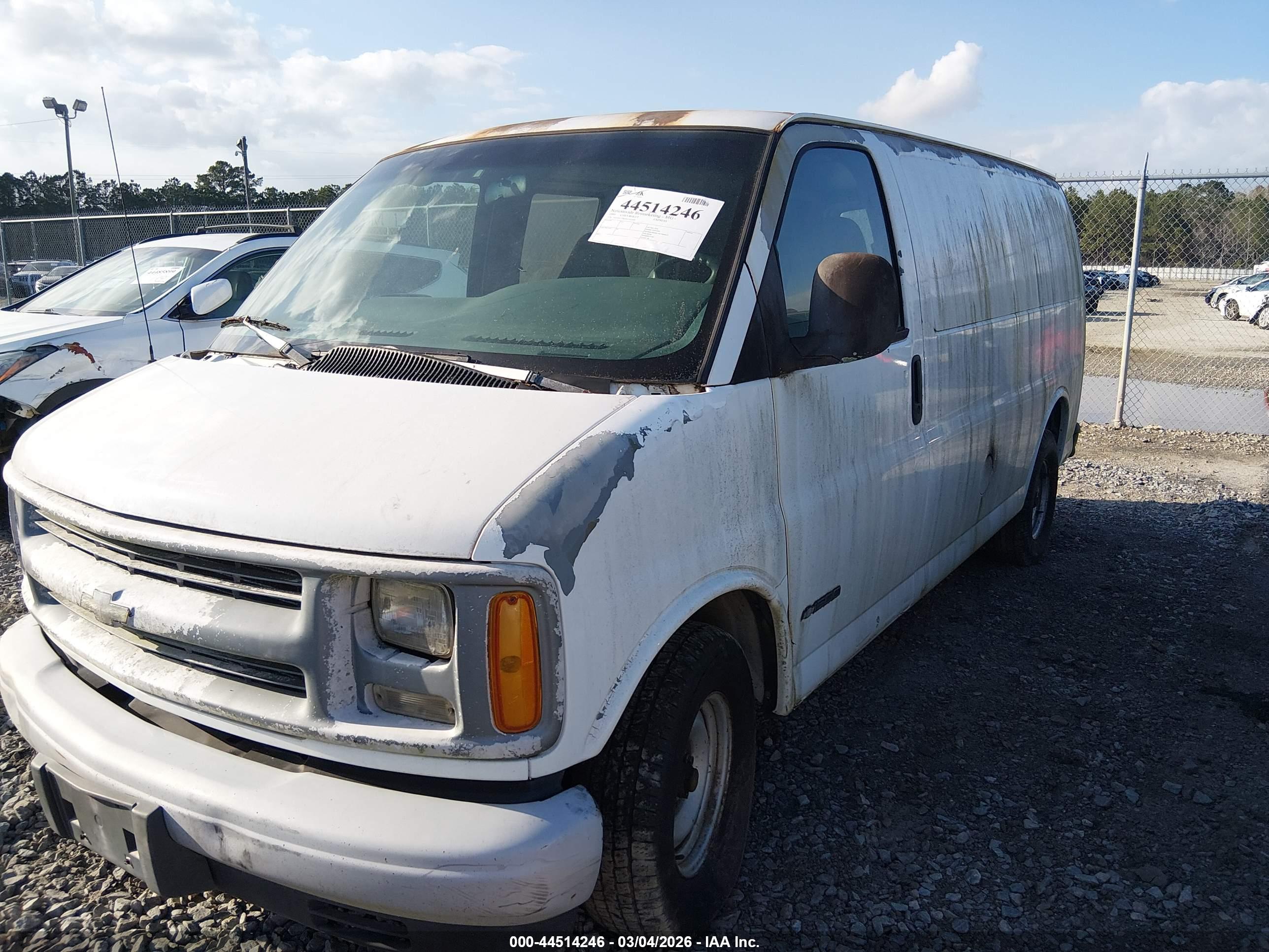 CHEVROLET EXPRESS image 2